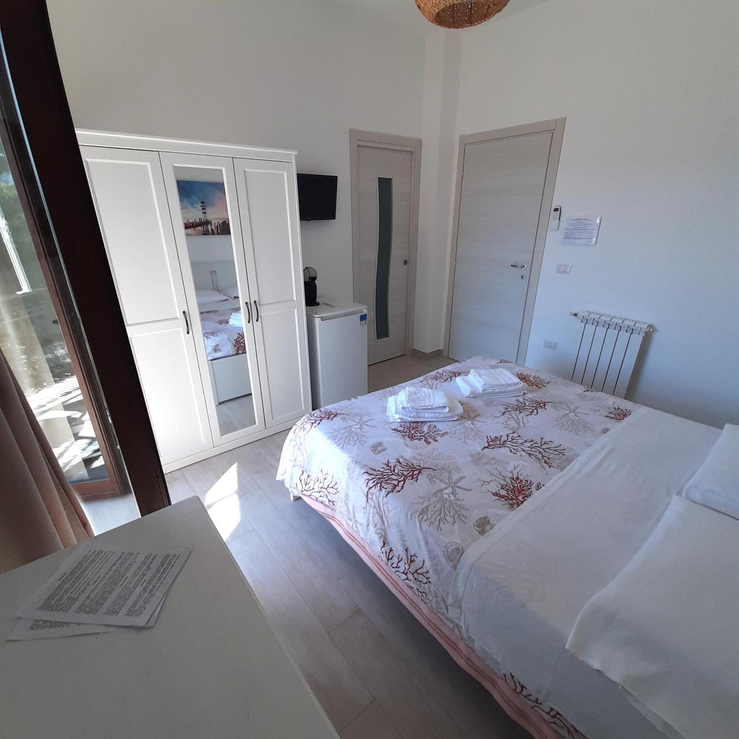 Double Room with Balcony and Sea View photo 3