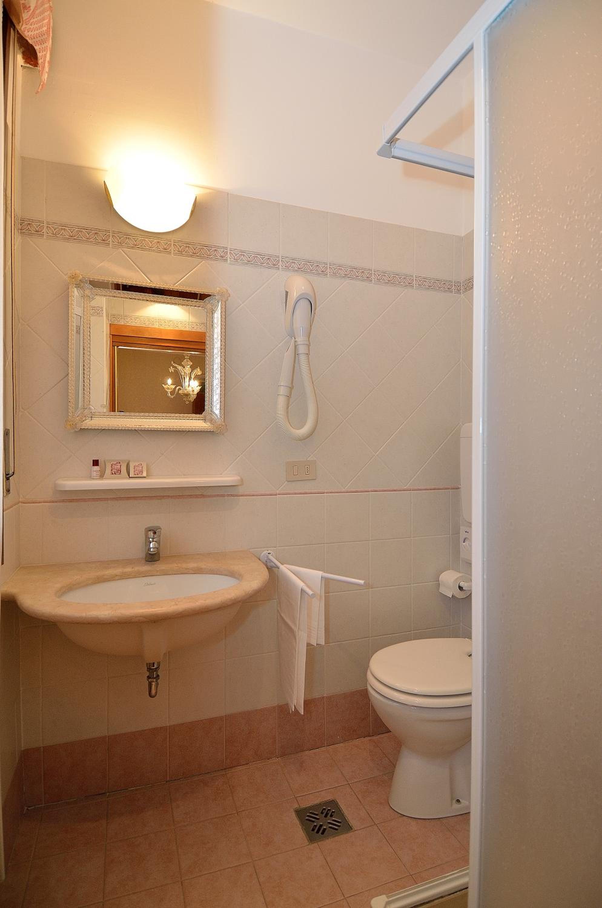 Single Room photo 3