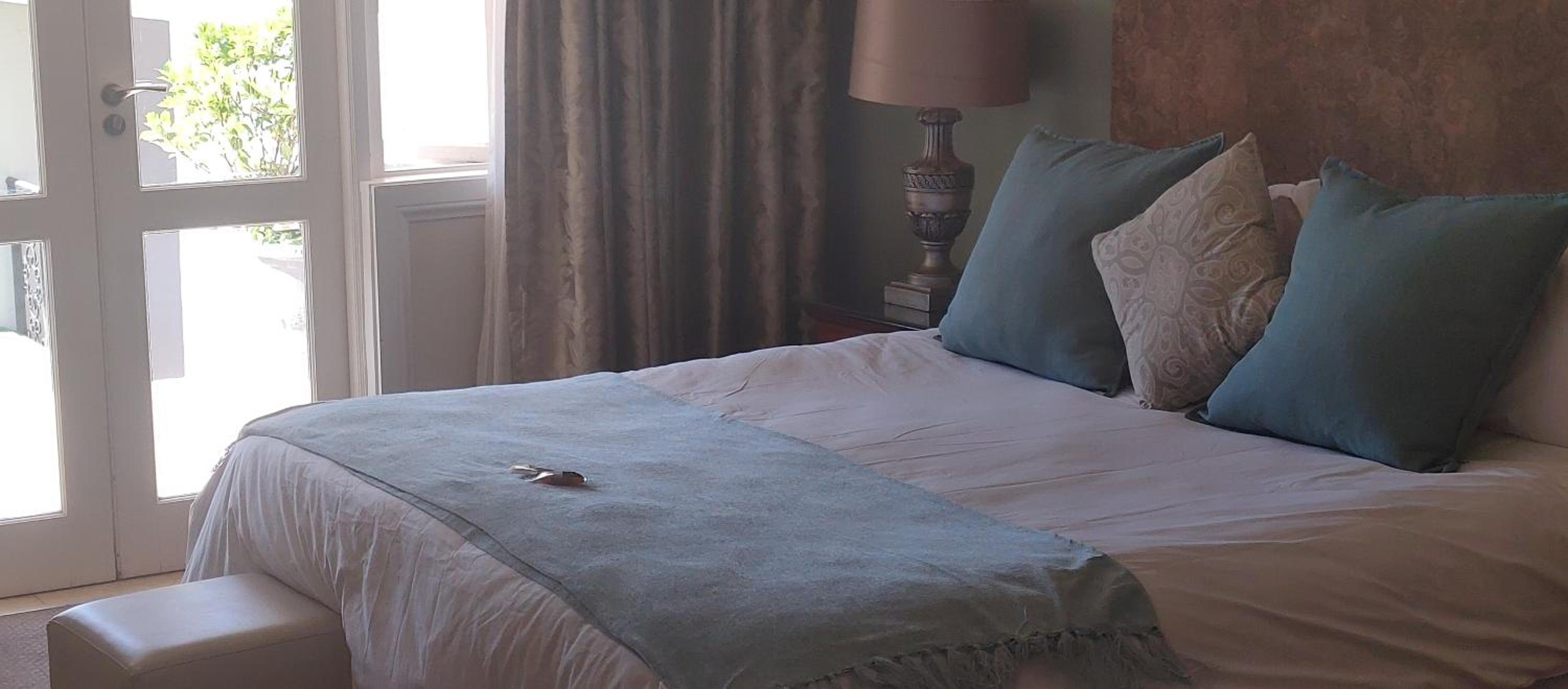Standard King Room photo 1
