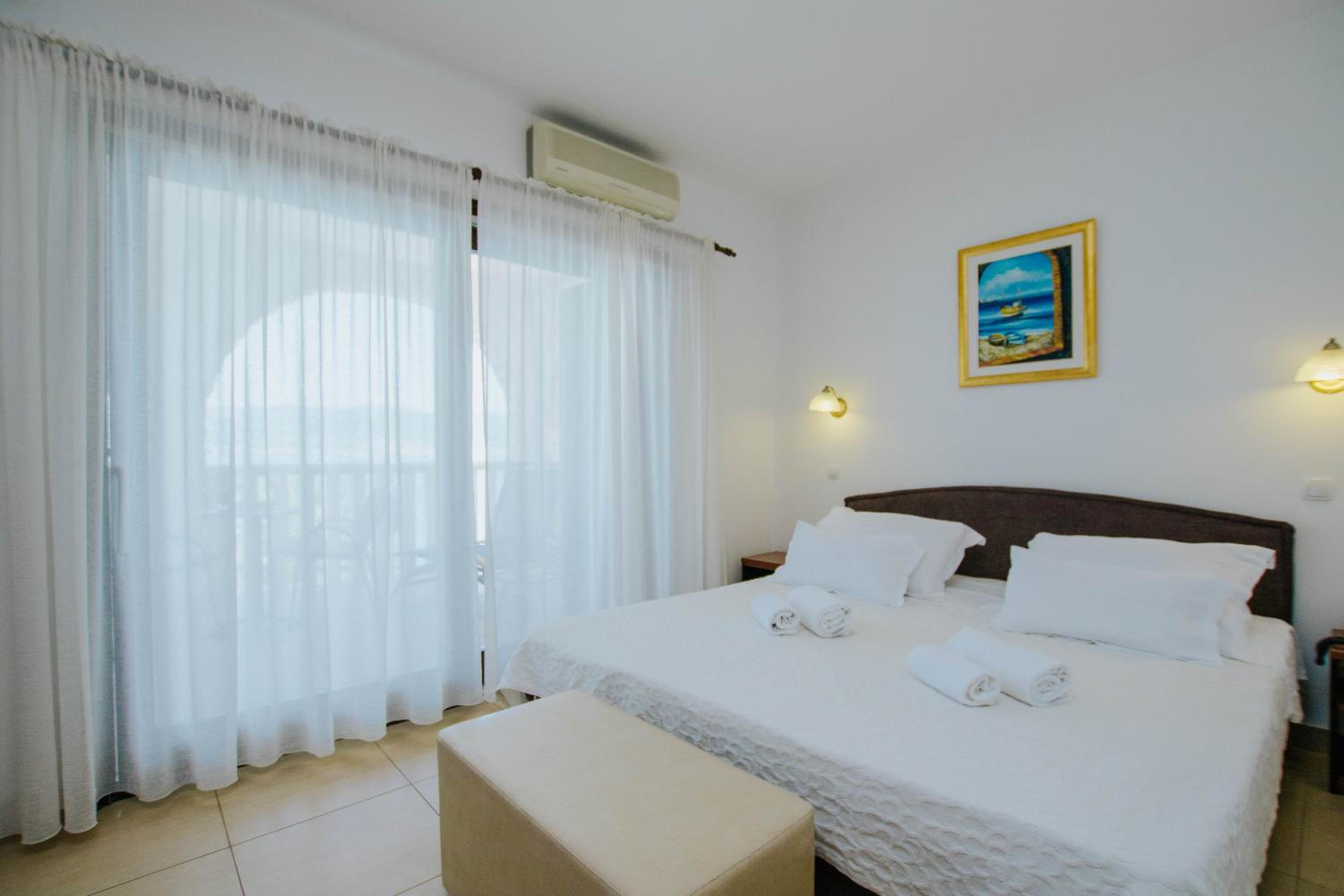 Superior Double Room with Terrace and Sea view  - Photo 16
