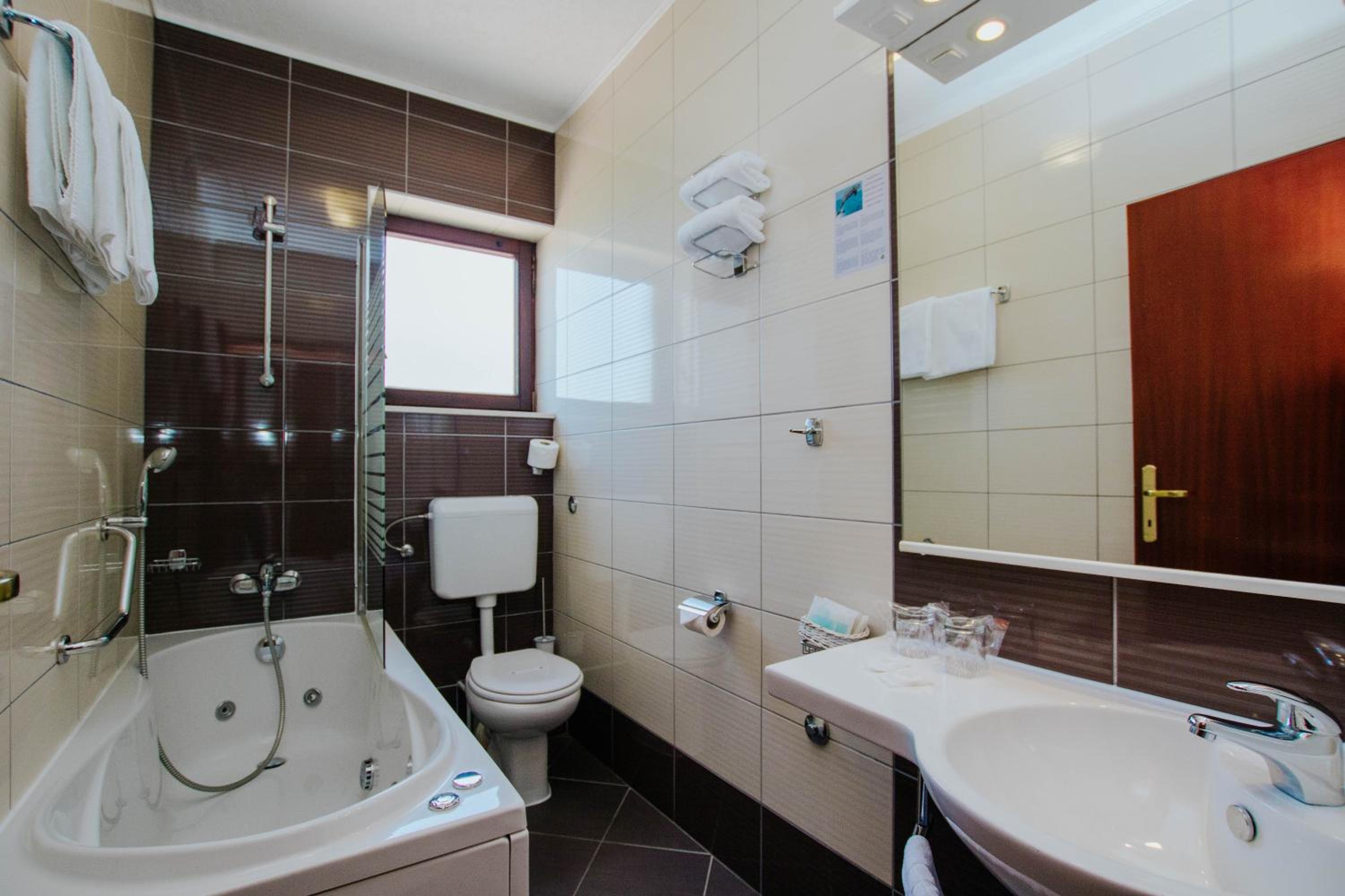 Superior Double Room with Terrace and Sea view  - Photo 14