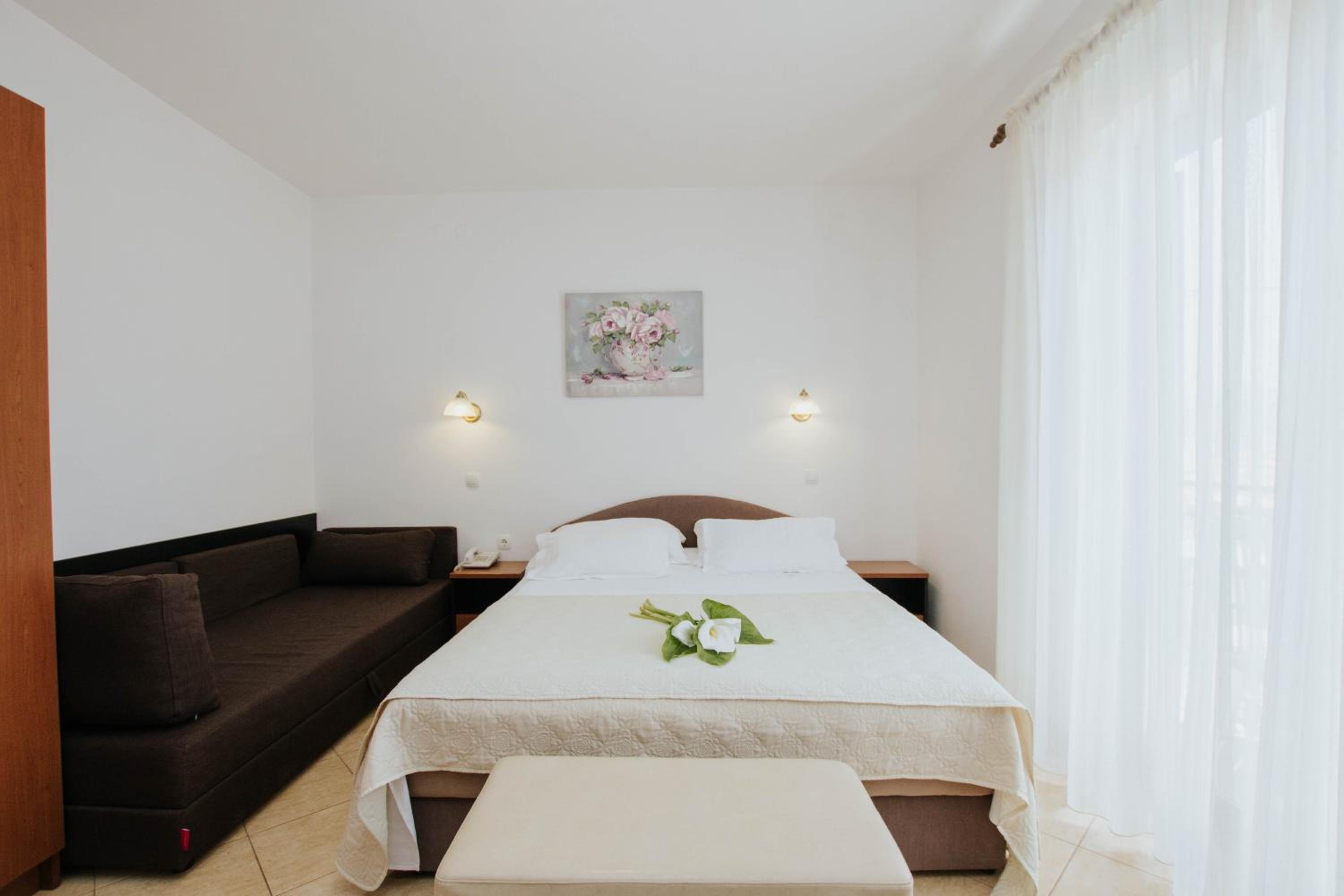 Triple Room with Balcony and Sea View - Photo 6