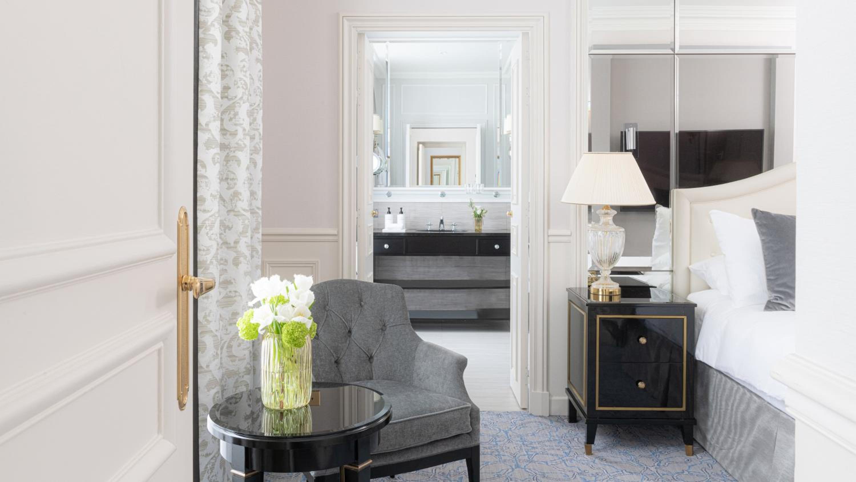 One-Bedroom Suite thumbnail 5