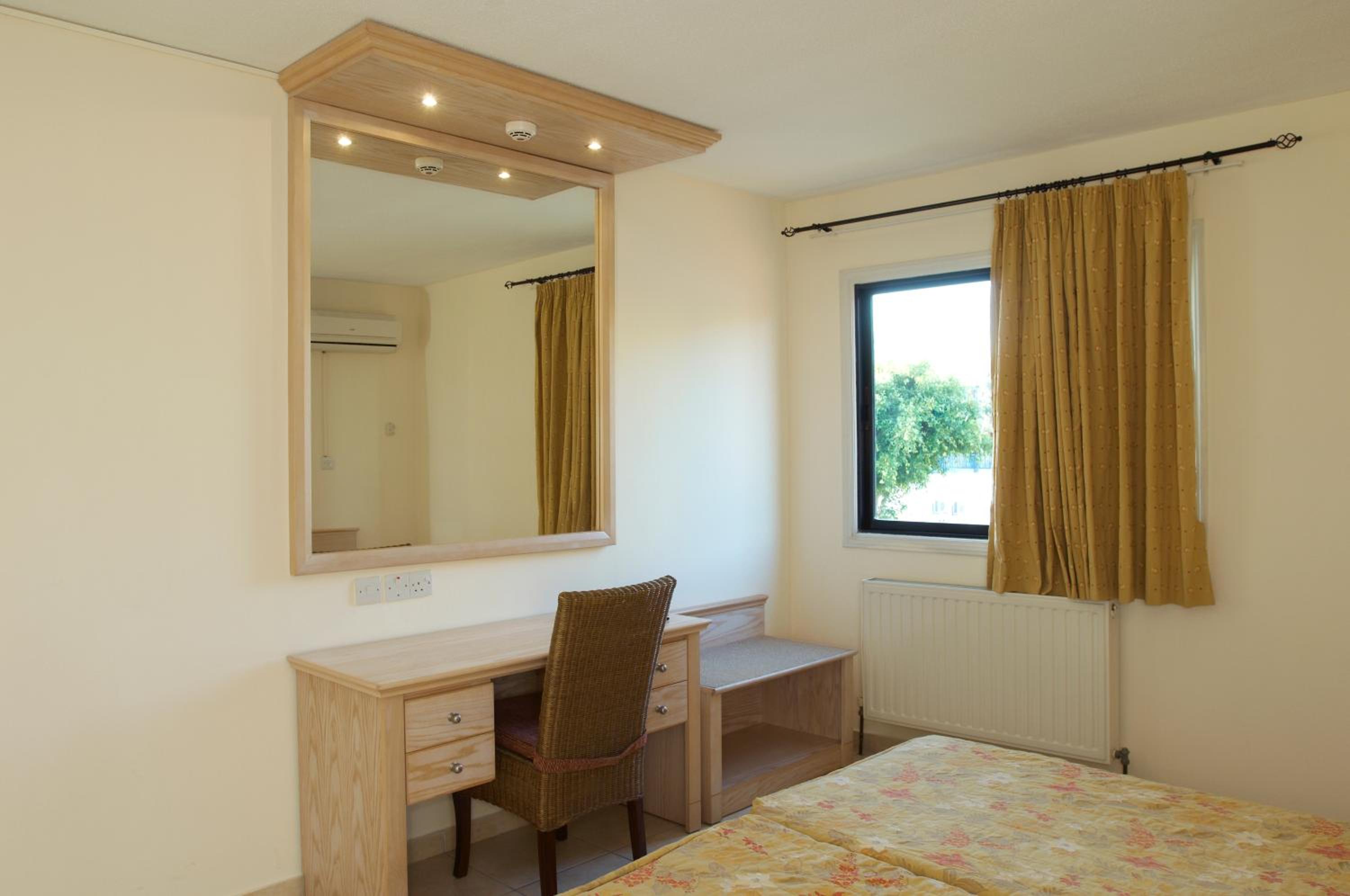 One-Bedroom Apartment - Photo 1