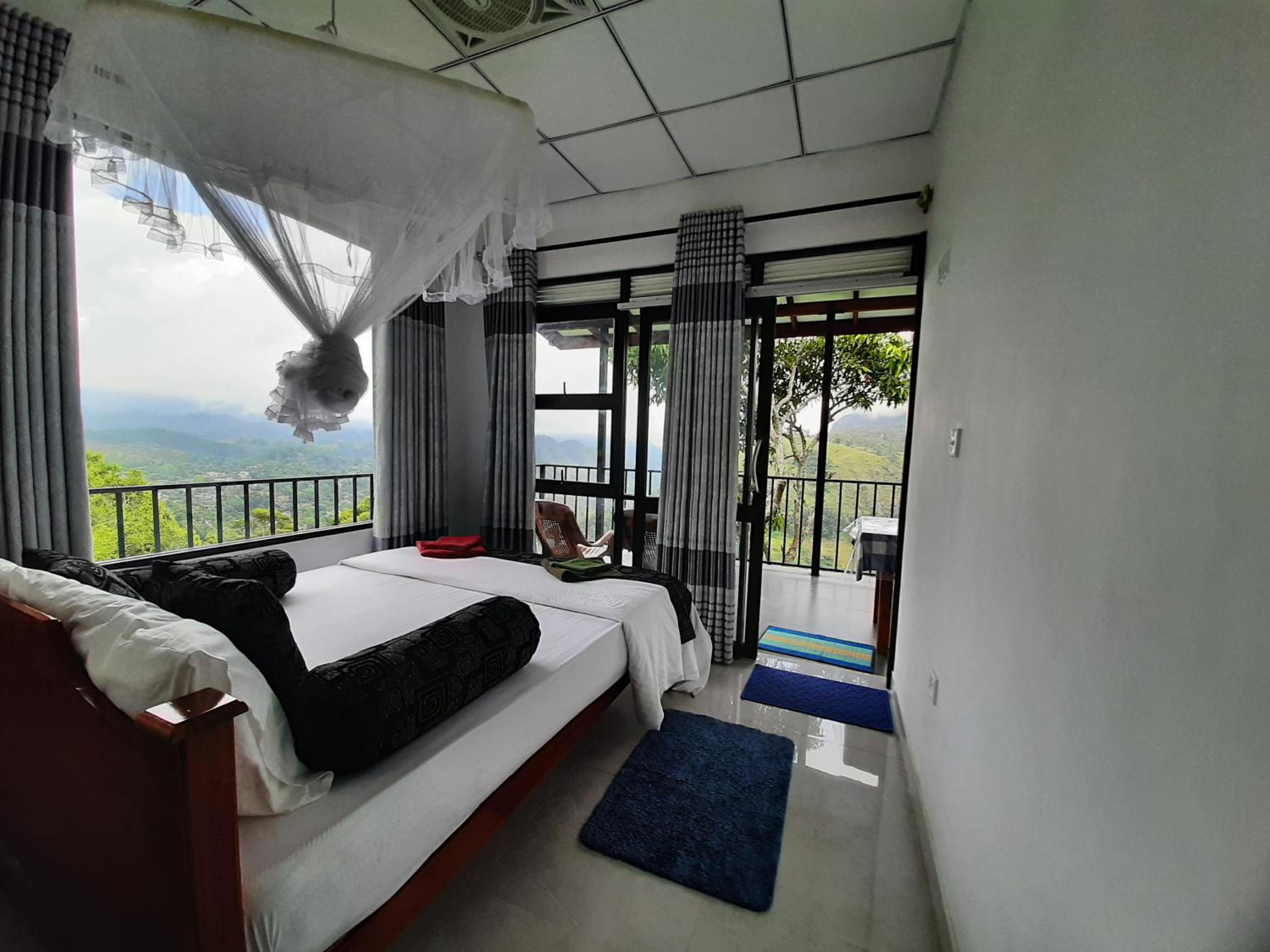 Queen Room with Balcony photo 1