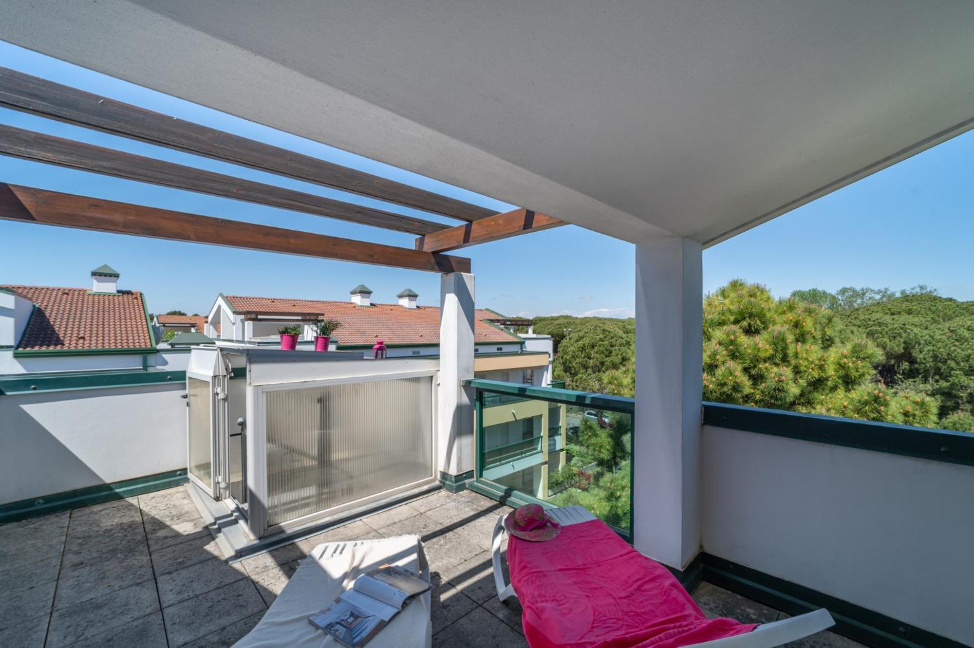 Two-Bedroom Apartment with View photo 3