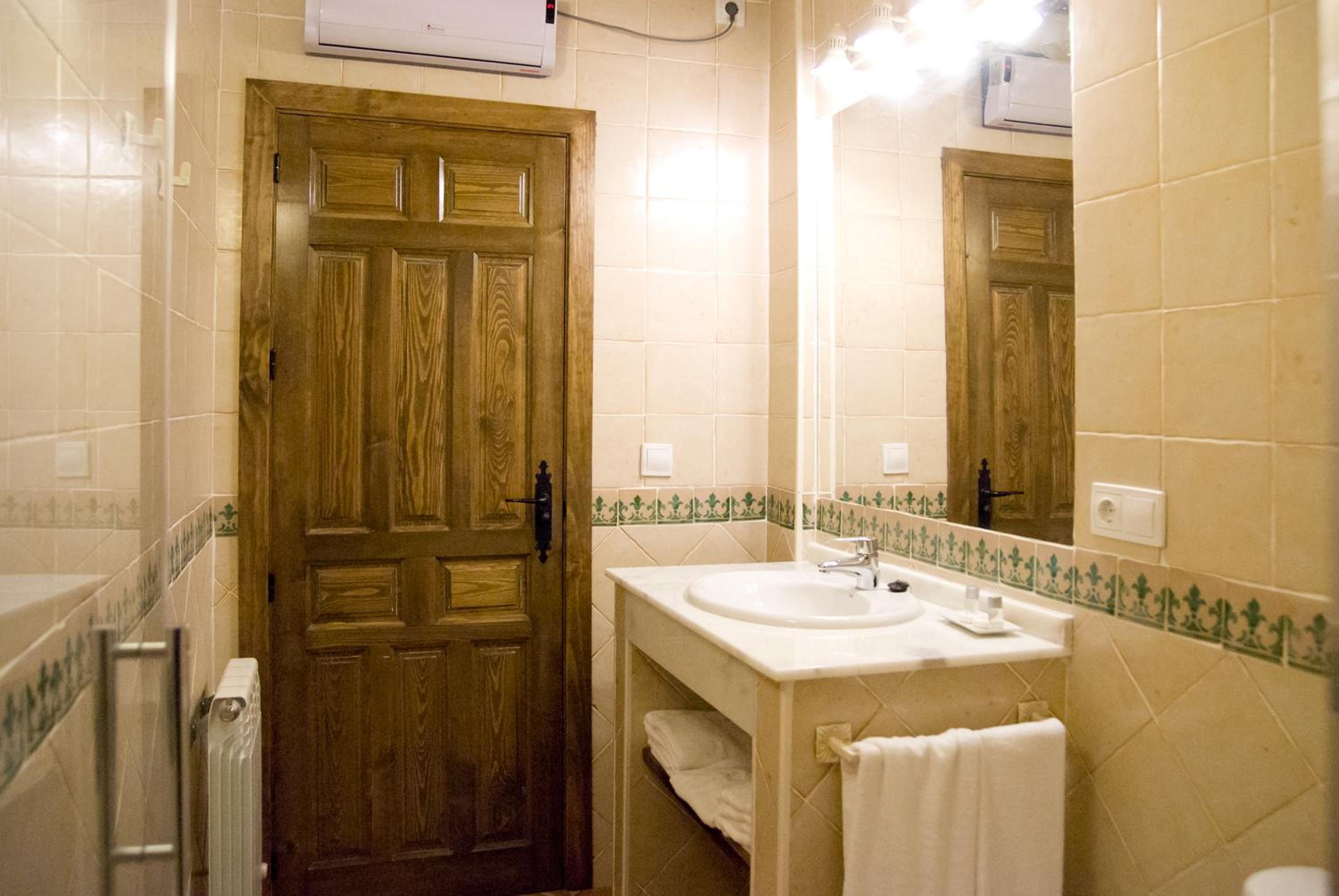 One-Bedroom Apartment - Photo 8