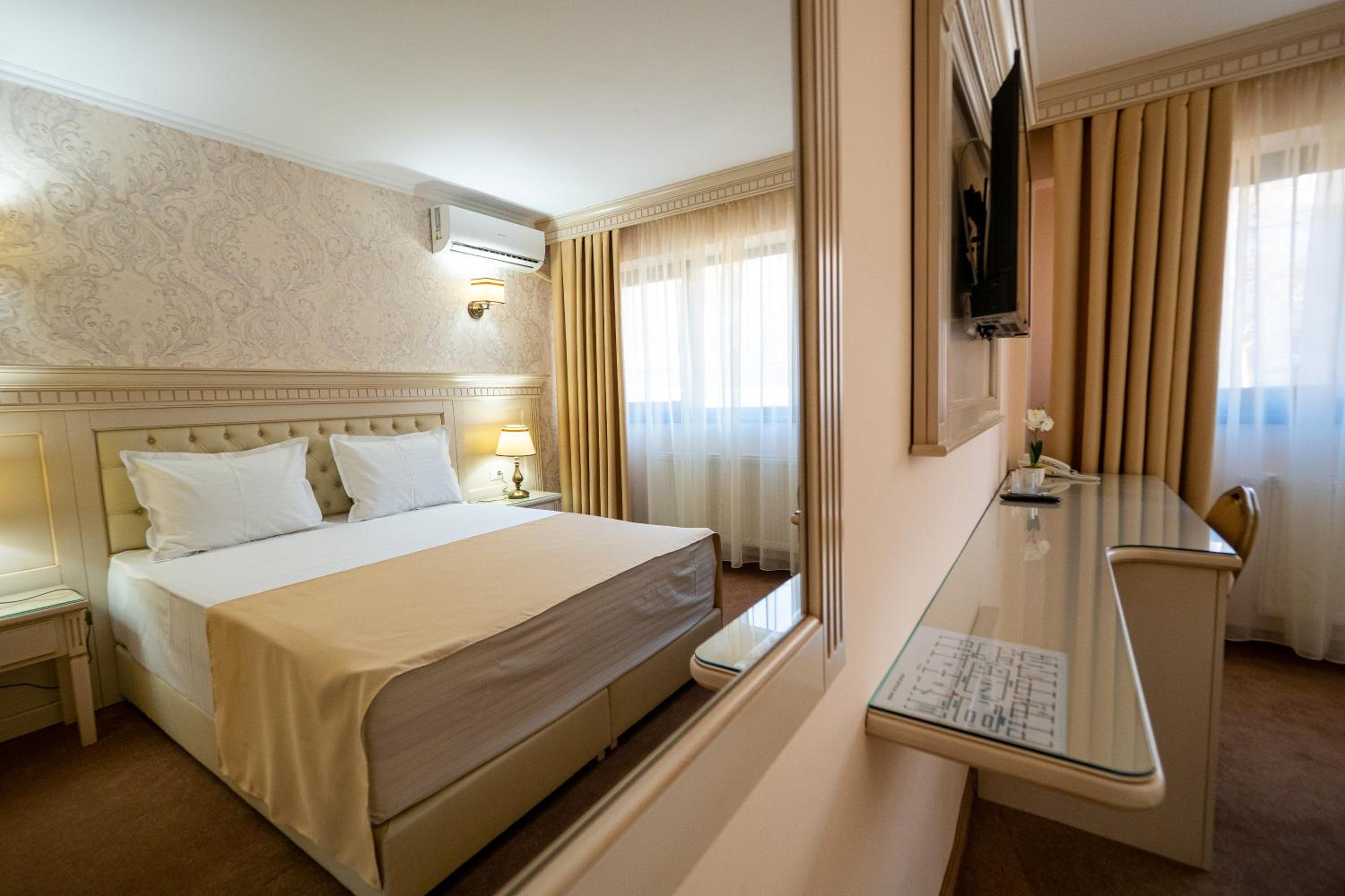 Double Room - Photo 11