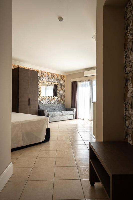 Classic Double or Twin Room with Terrace