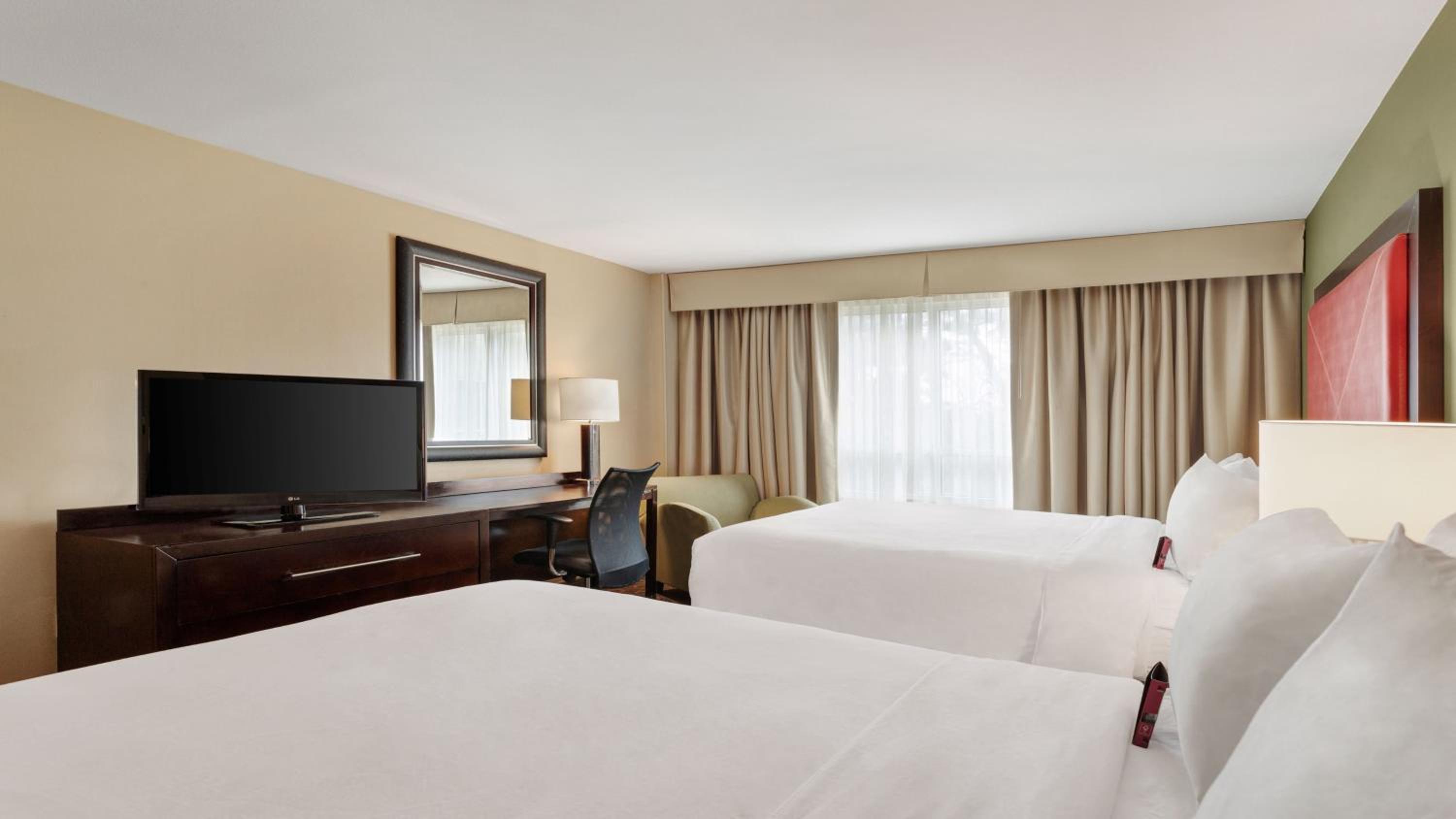 Standard Queen Room with Two Queen Beds - Photo 2