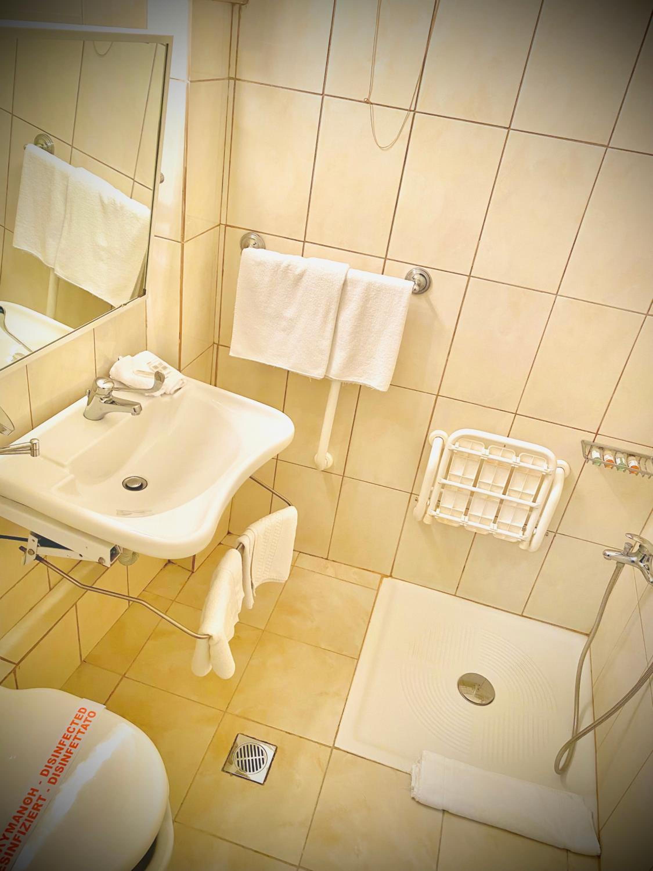 Double Room - Disability Access - Photo 2
