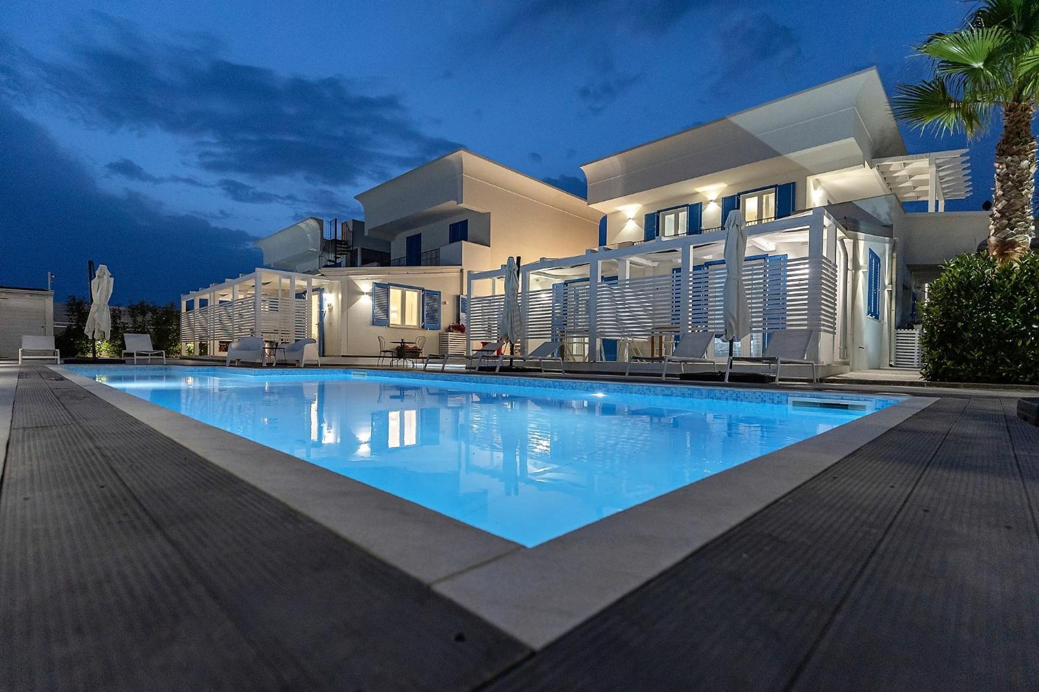 King Room with Pool View - Photo 6