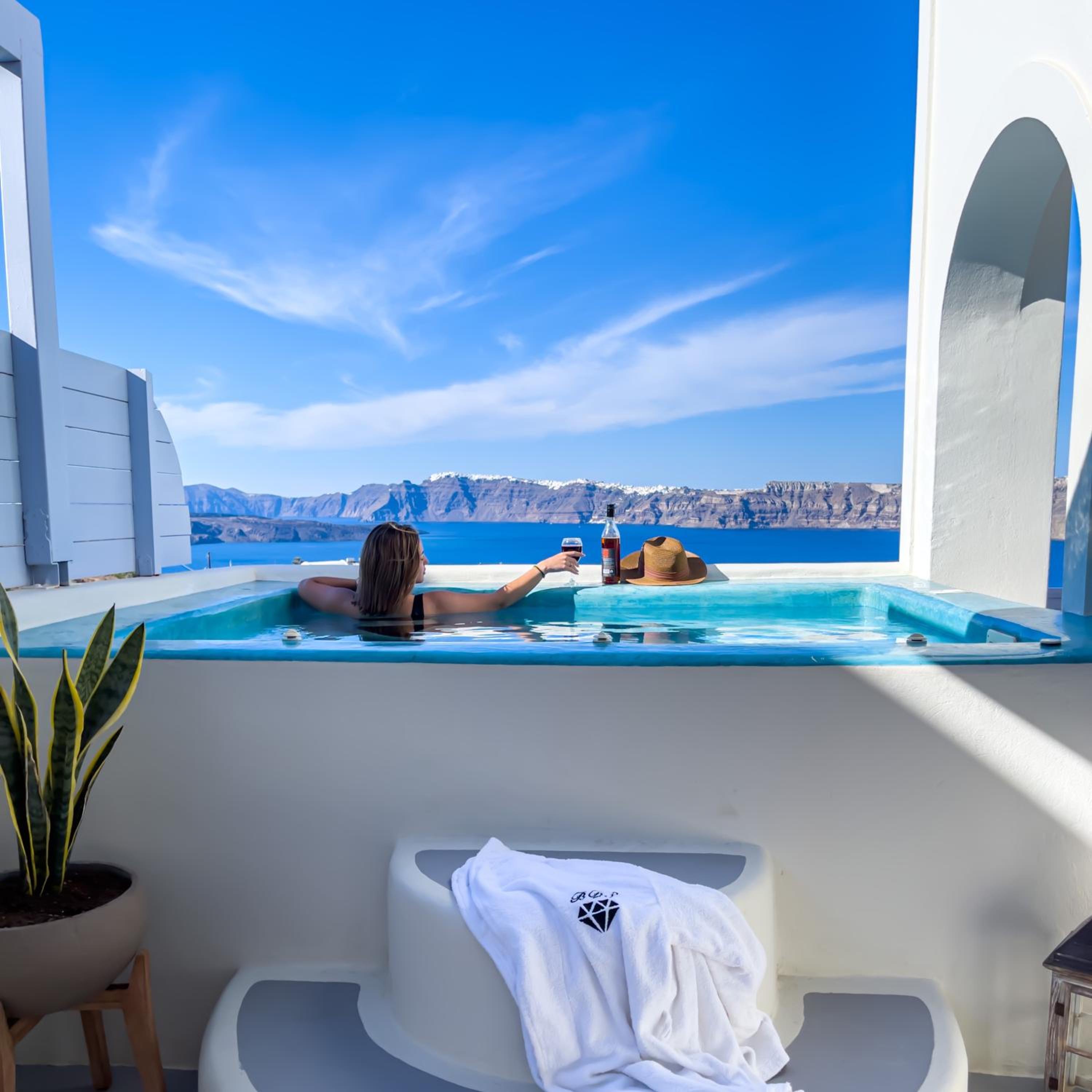 Split Level Superior Suite with Private Plunge Pool and Caldera View photo 2