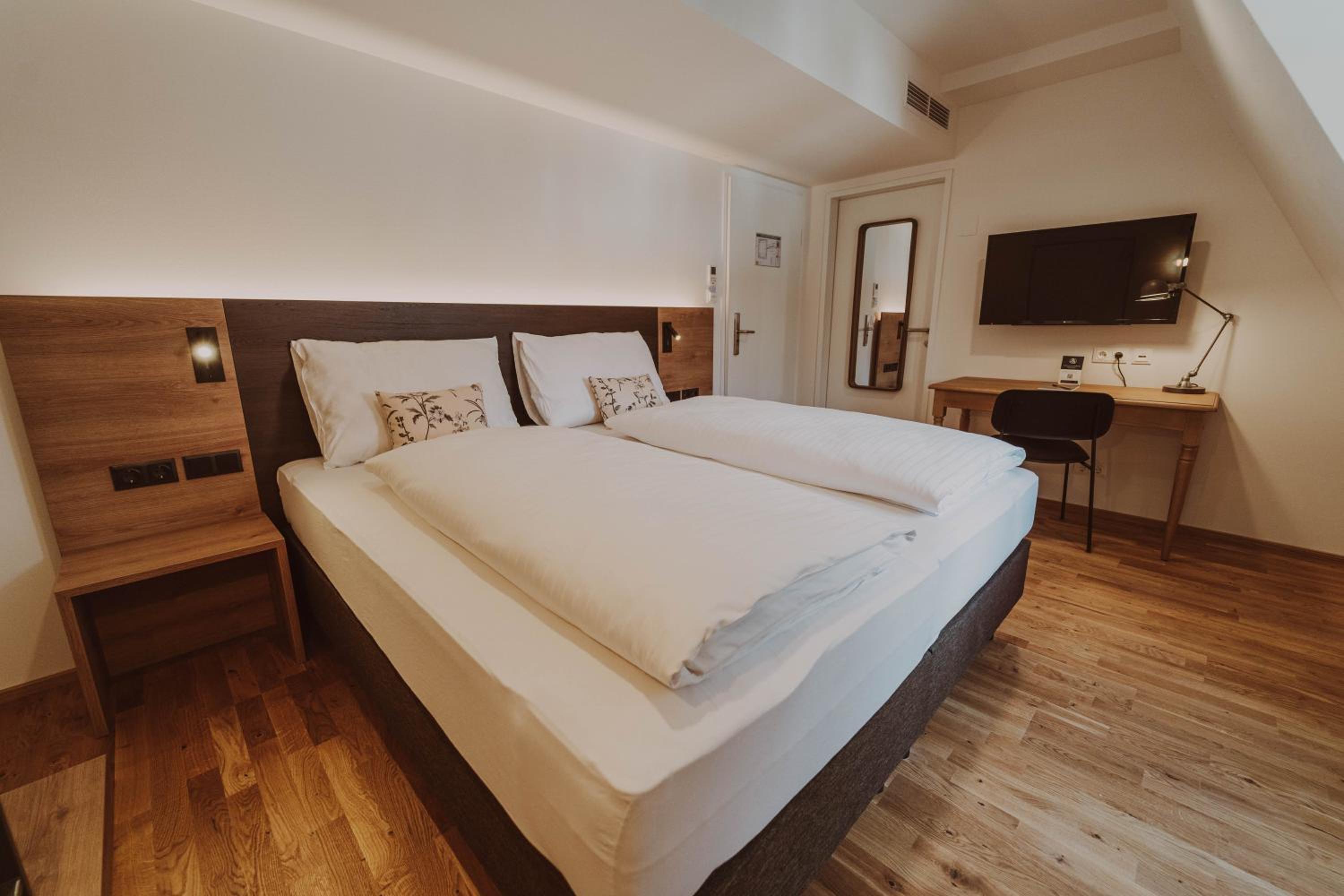 Standard Double Room - Photo 2