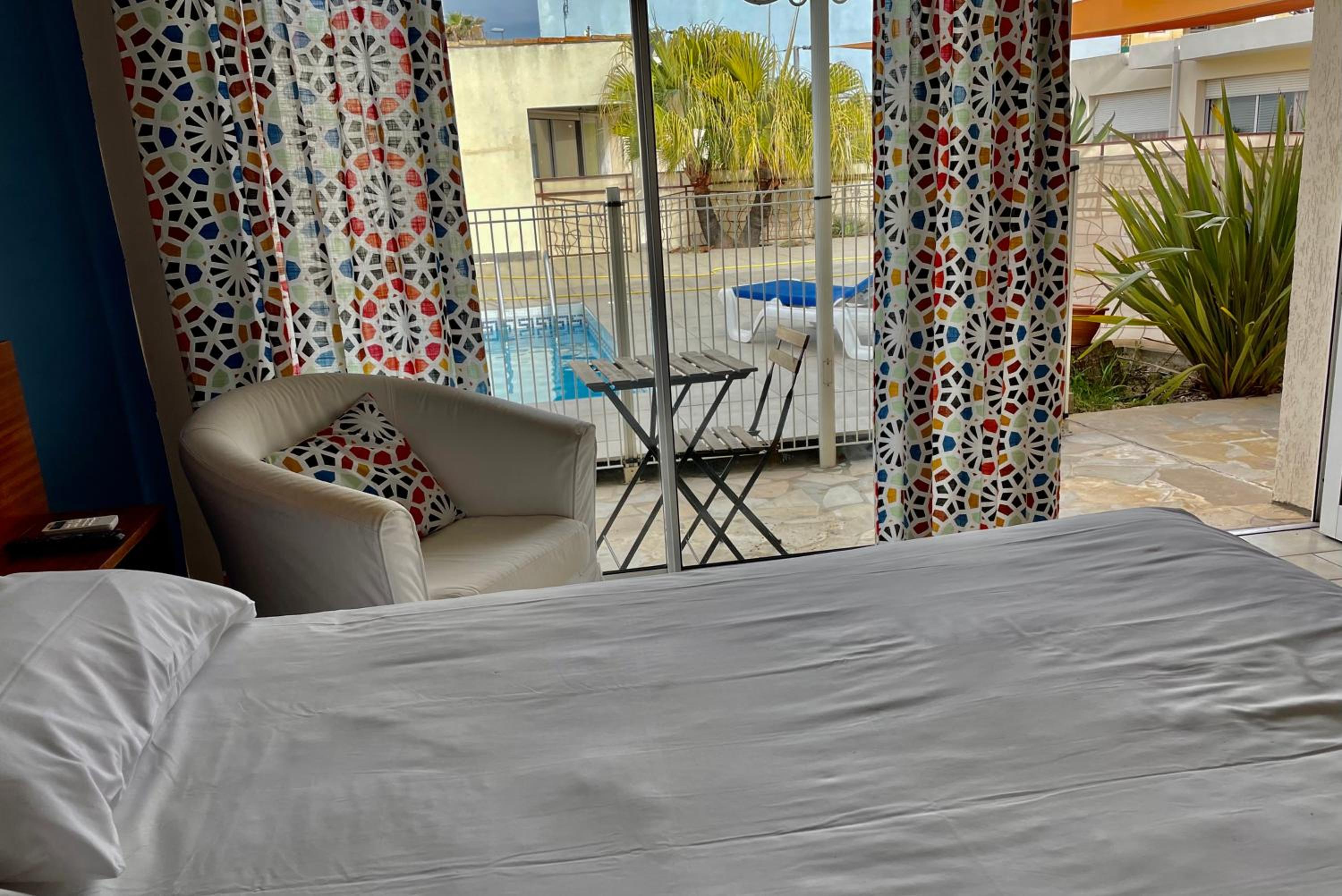 Motel Pool Junior Suite - Photo 1