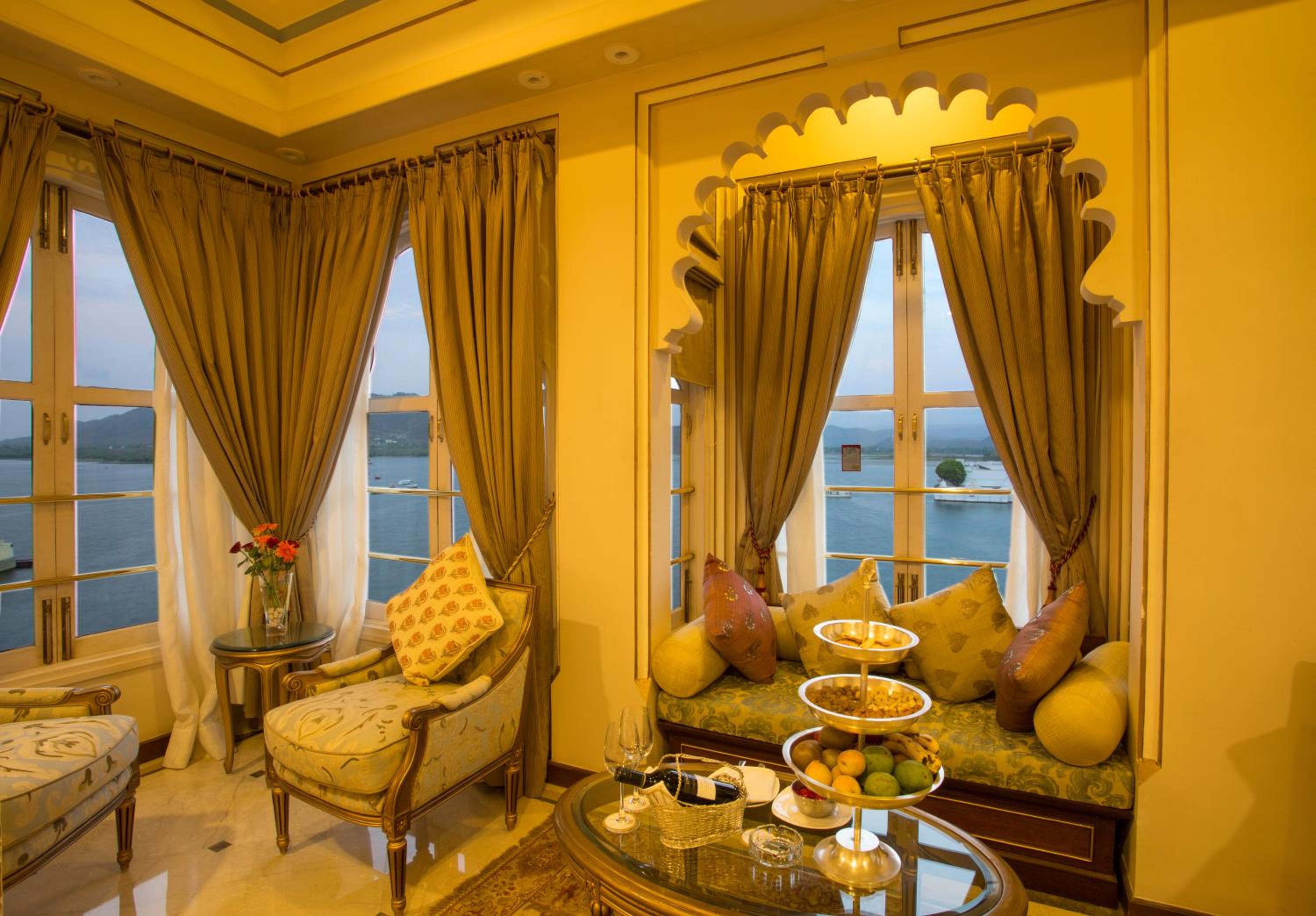 Deluxe Suite Lake View - Photo 4