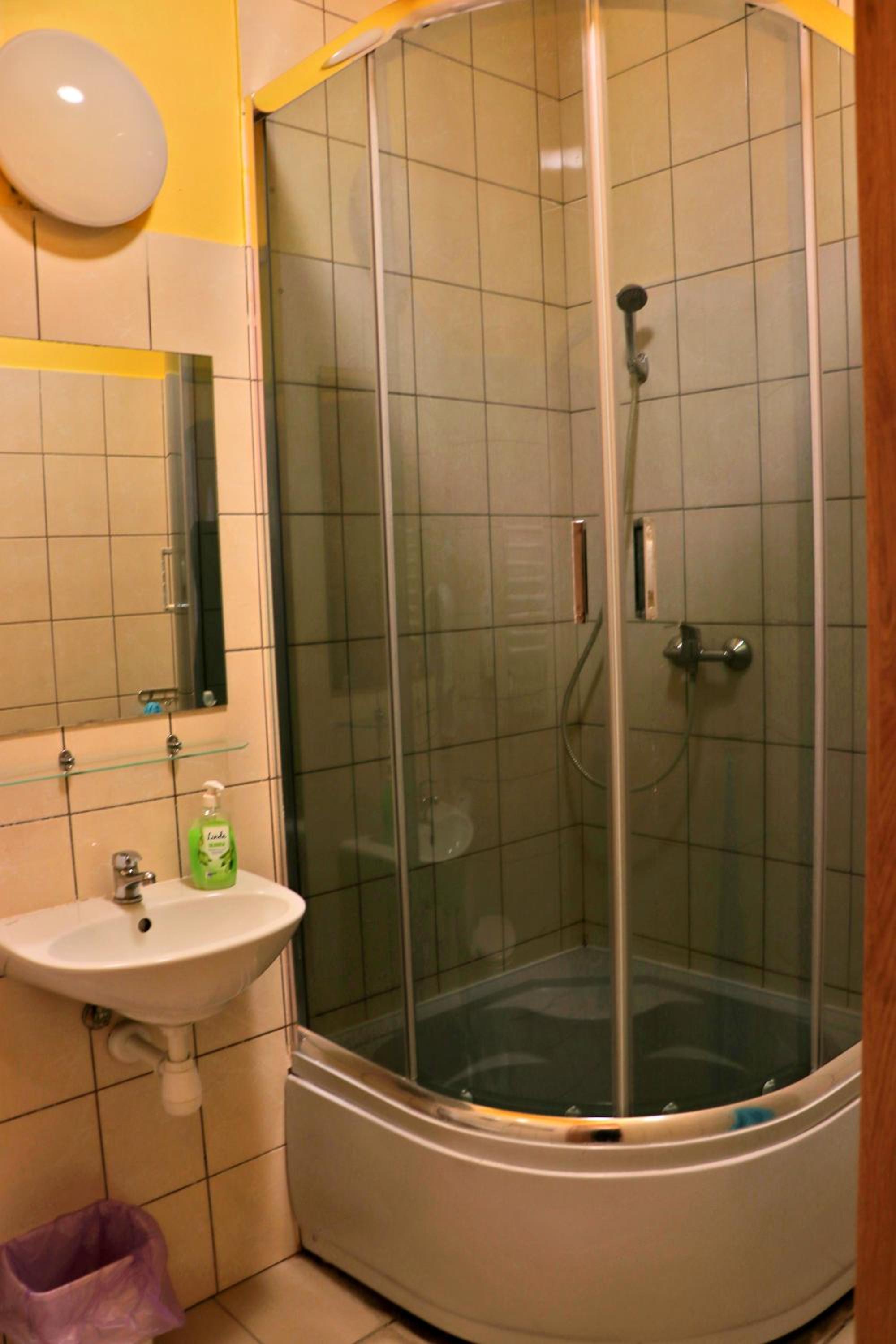 Triple Room with Private Bathroom - Photo 6