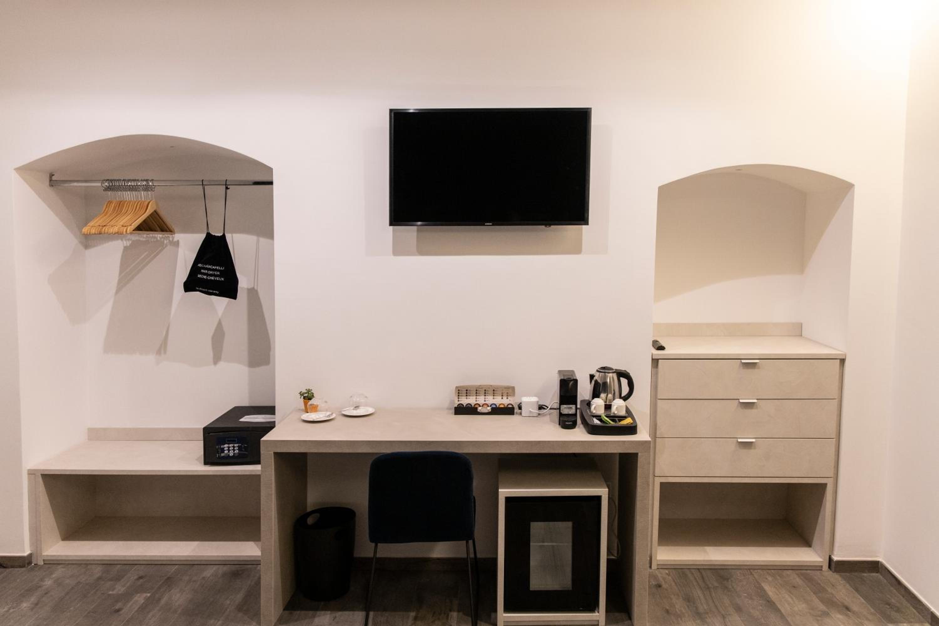 Deluxe Junior Suite photo 2