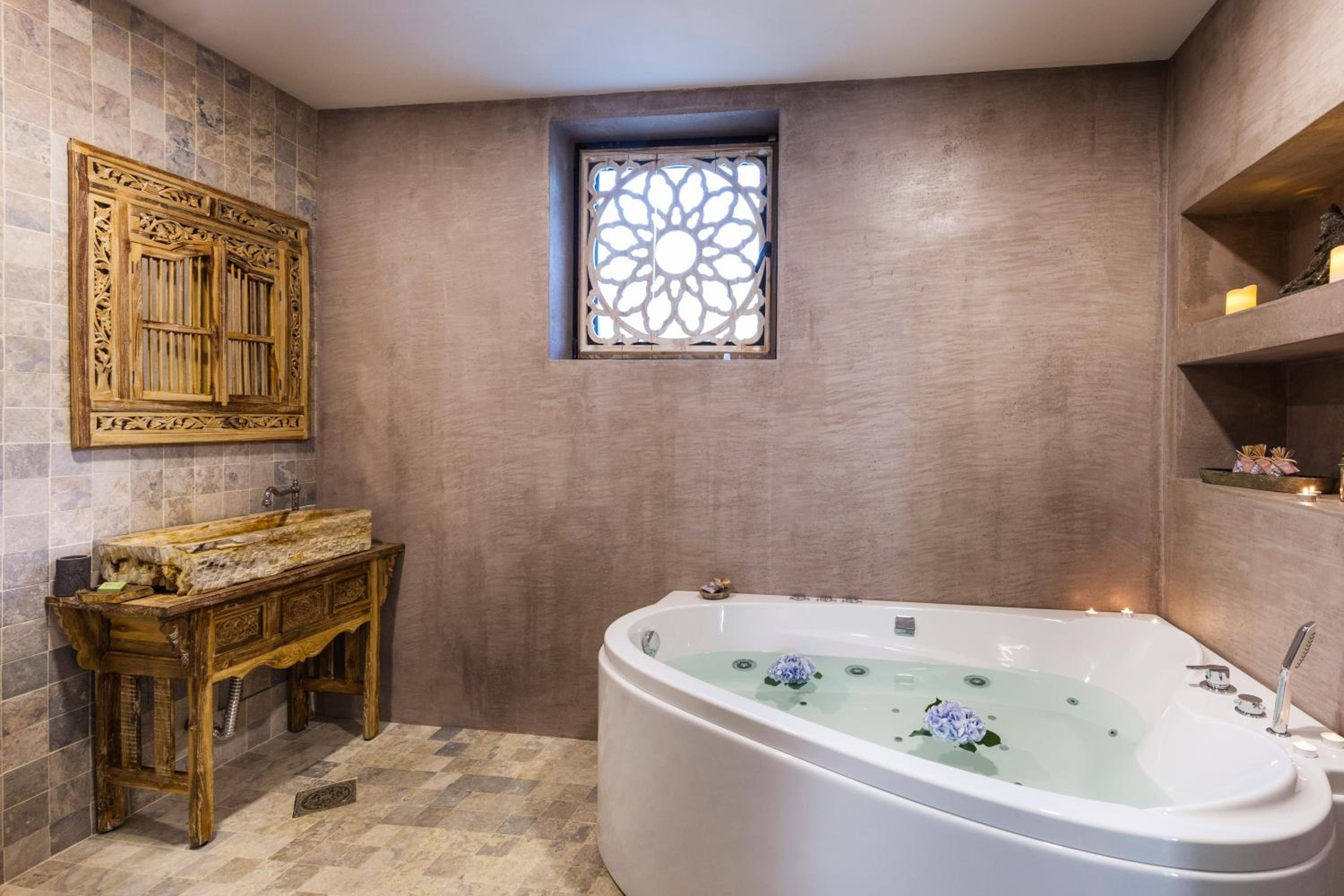 Suite with Spa Bath photo 2