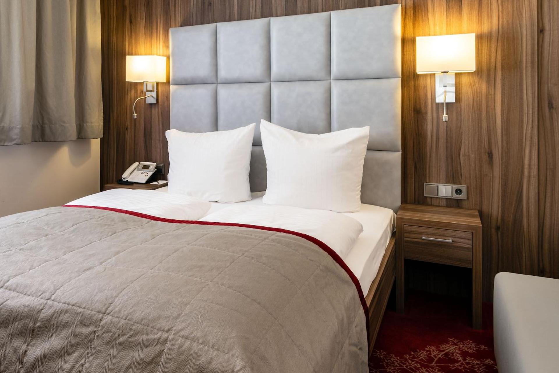 Standard Double Room (No River View) - Photo 3