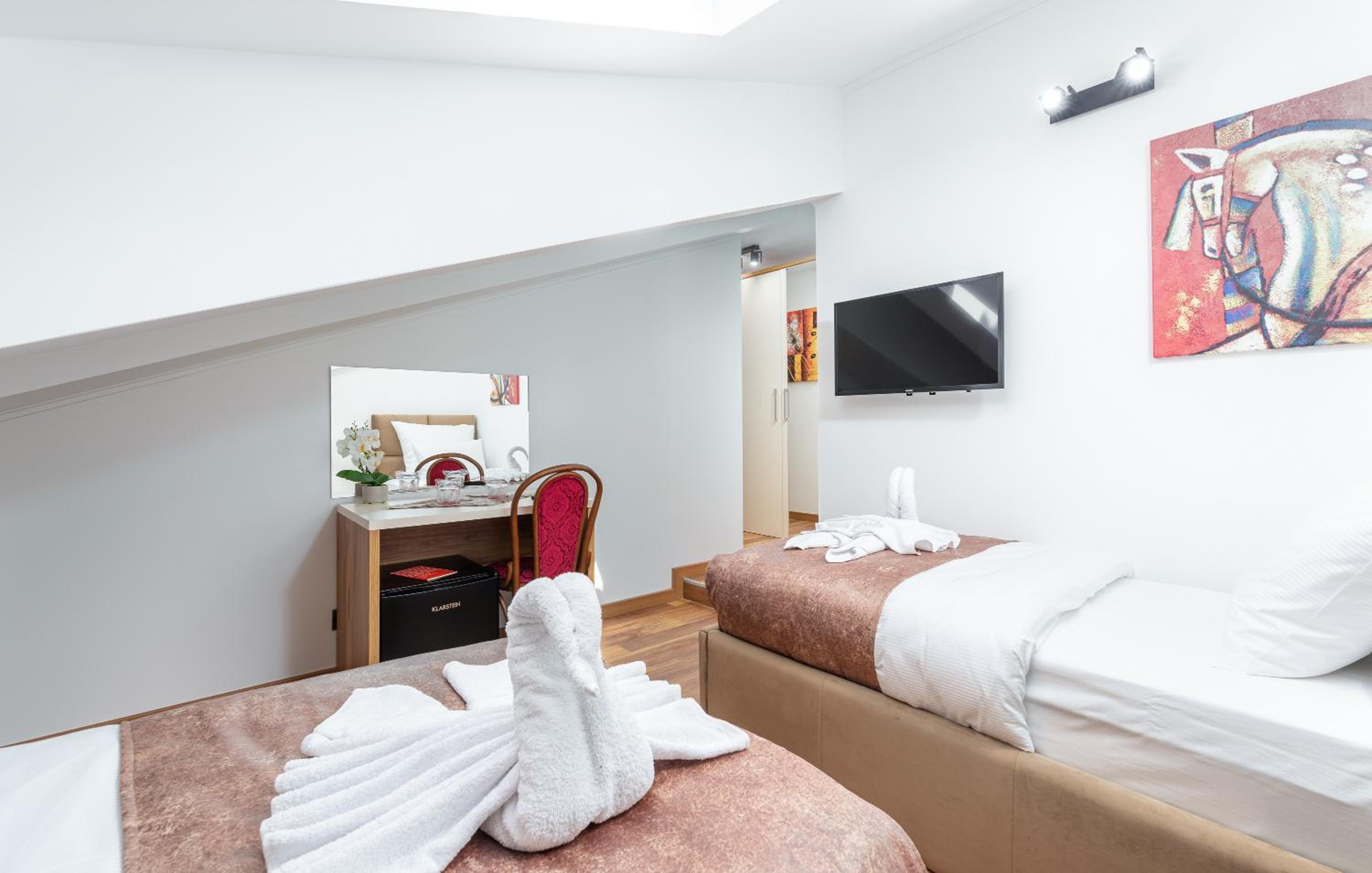 Standard Double Room - Photo 2