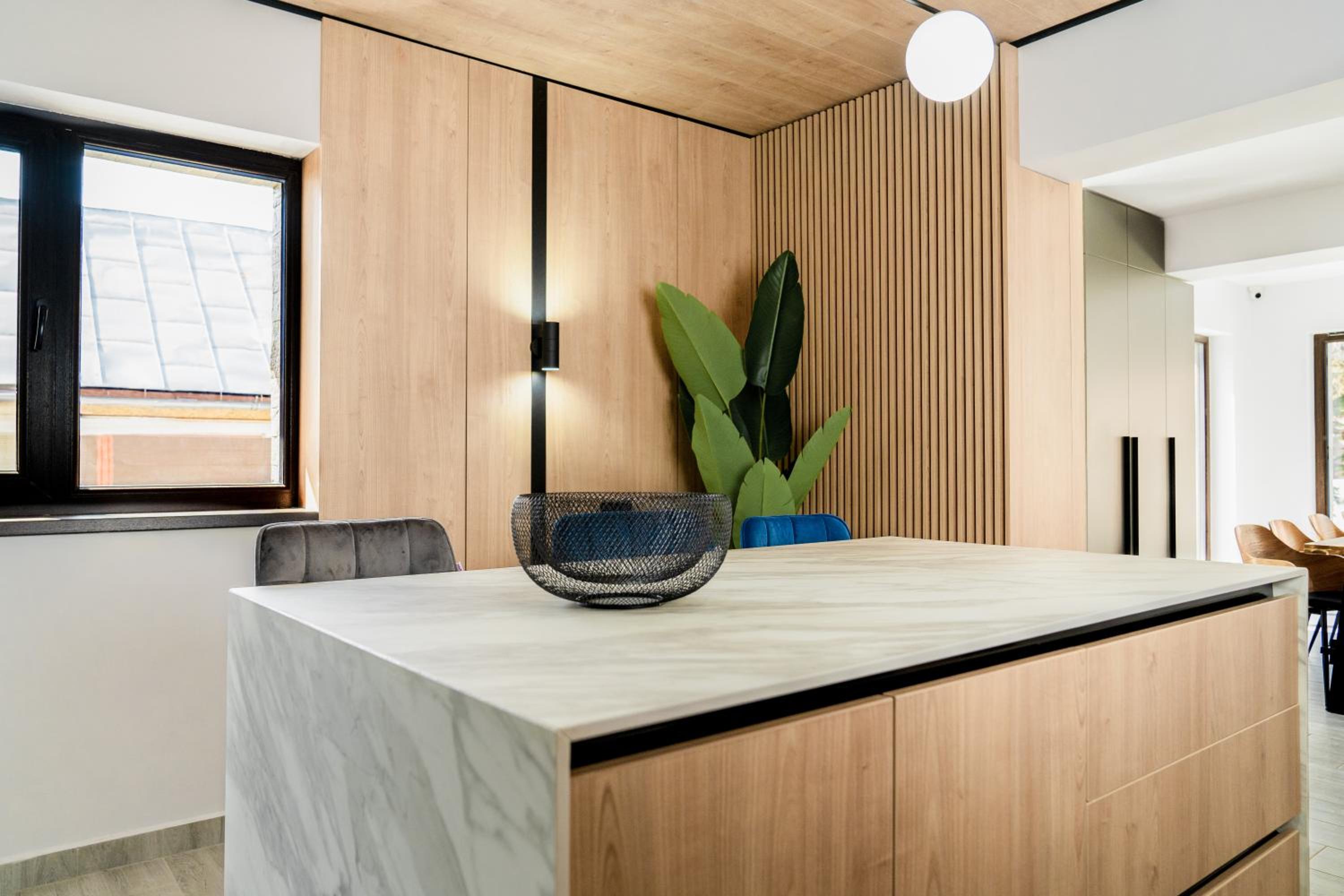 Five-Bedroom House - Photo 10