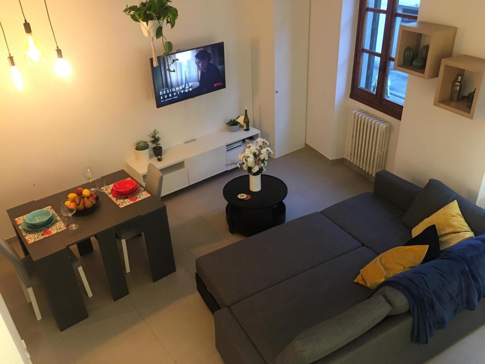 One-Bedroom Apartment photo 1