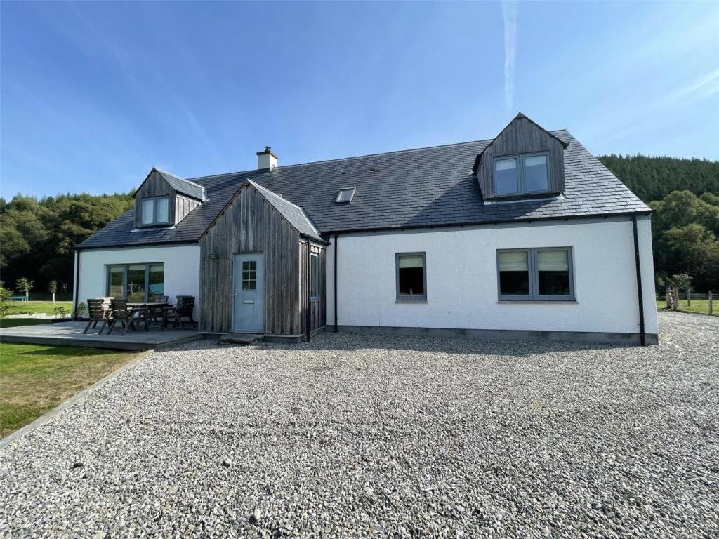 Four-Bedroom House photo 3