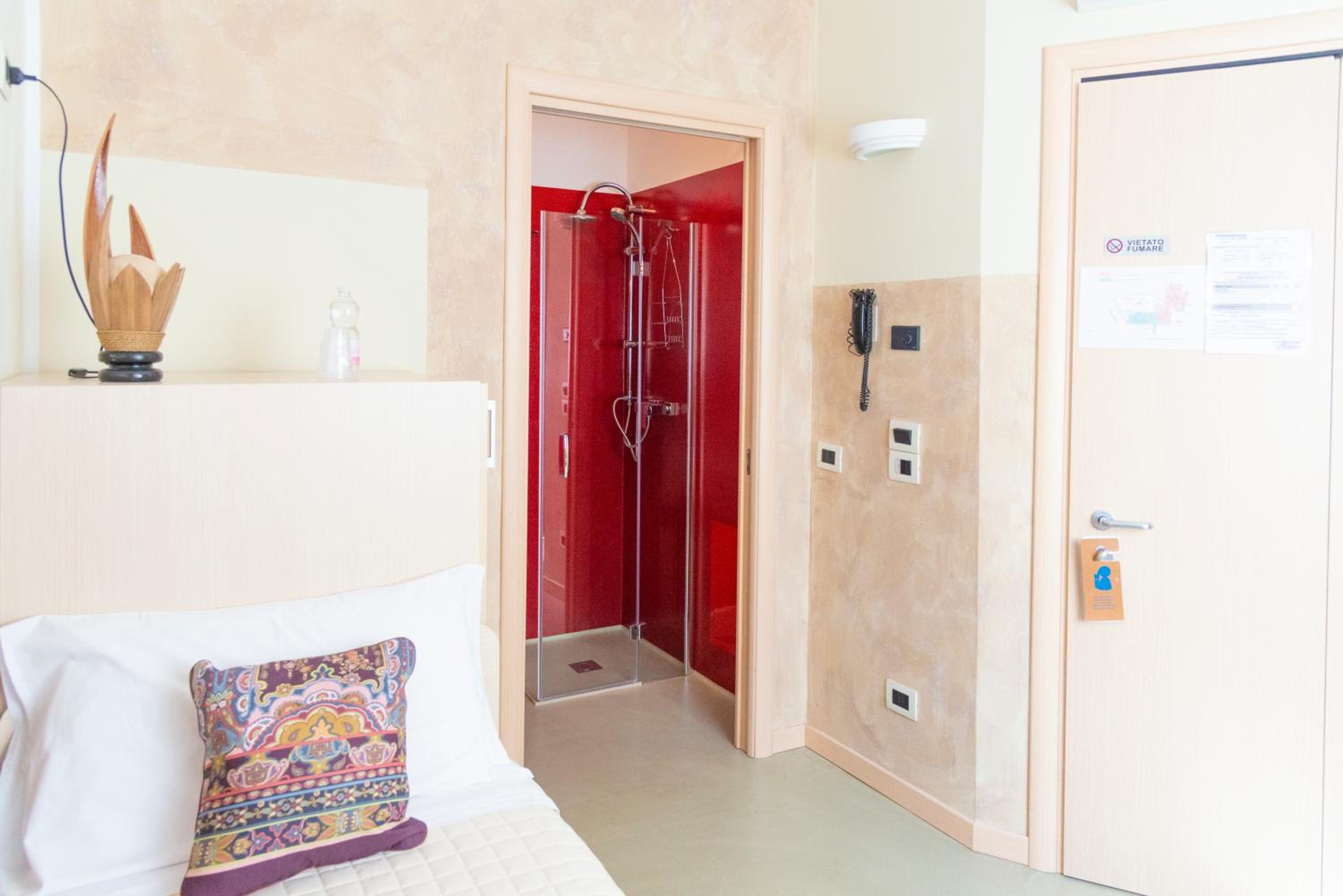 Single Room photo 3