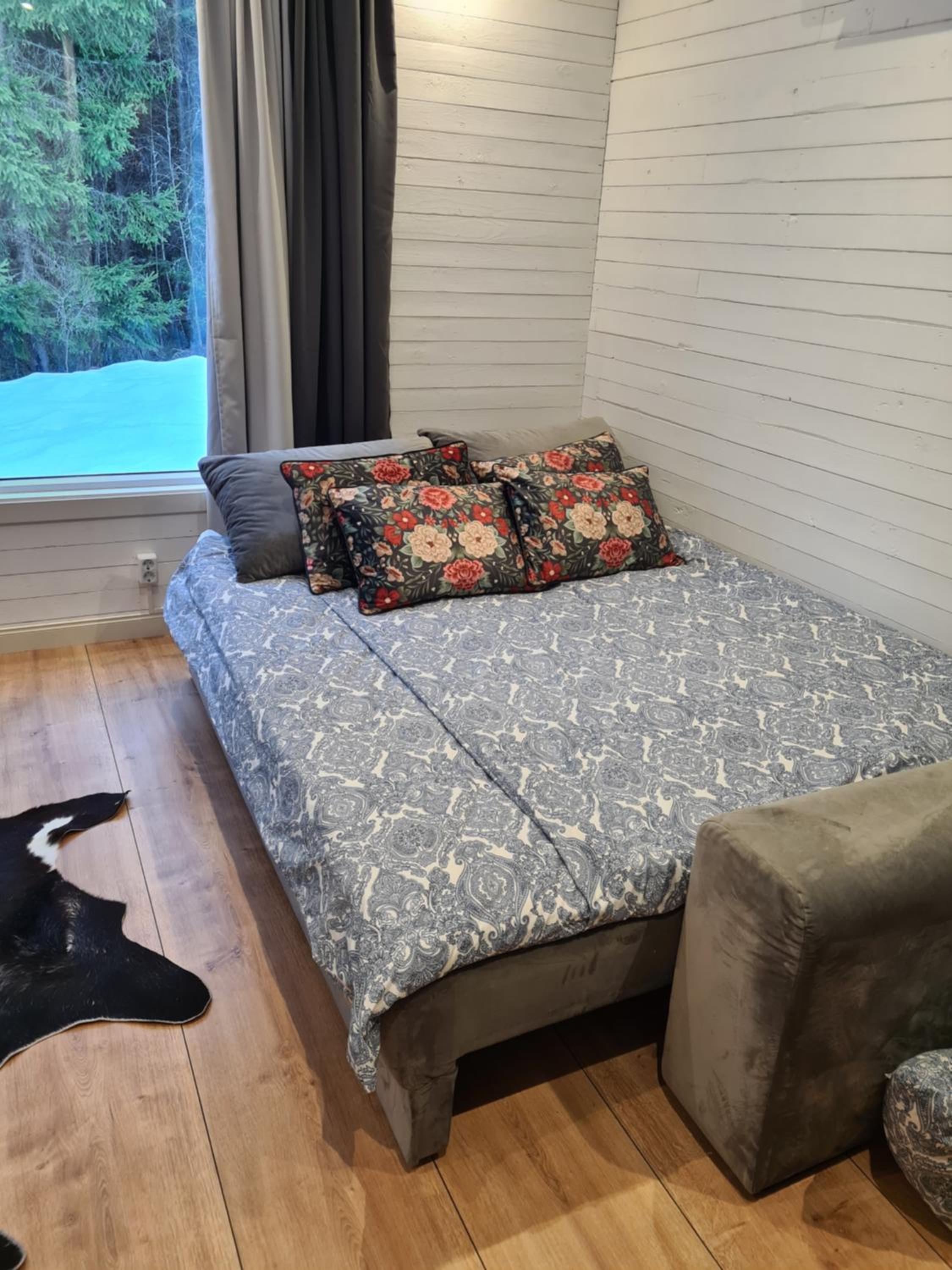 One-Bedroom Apartment photo 1