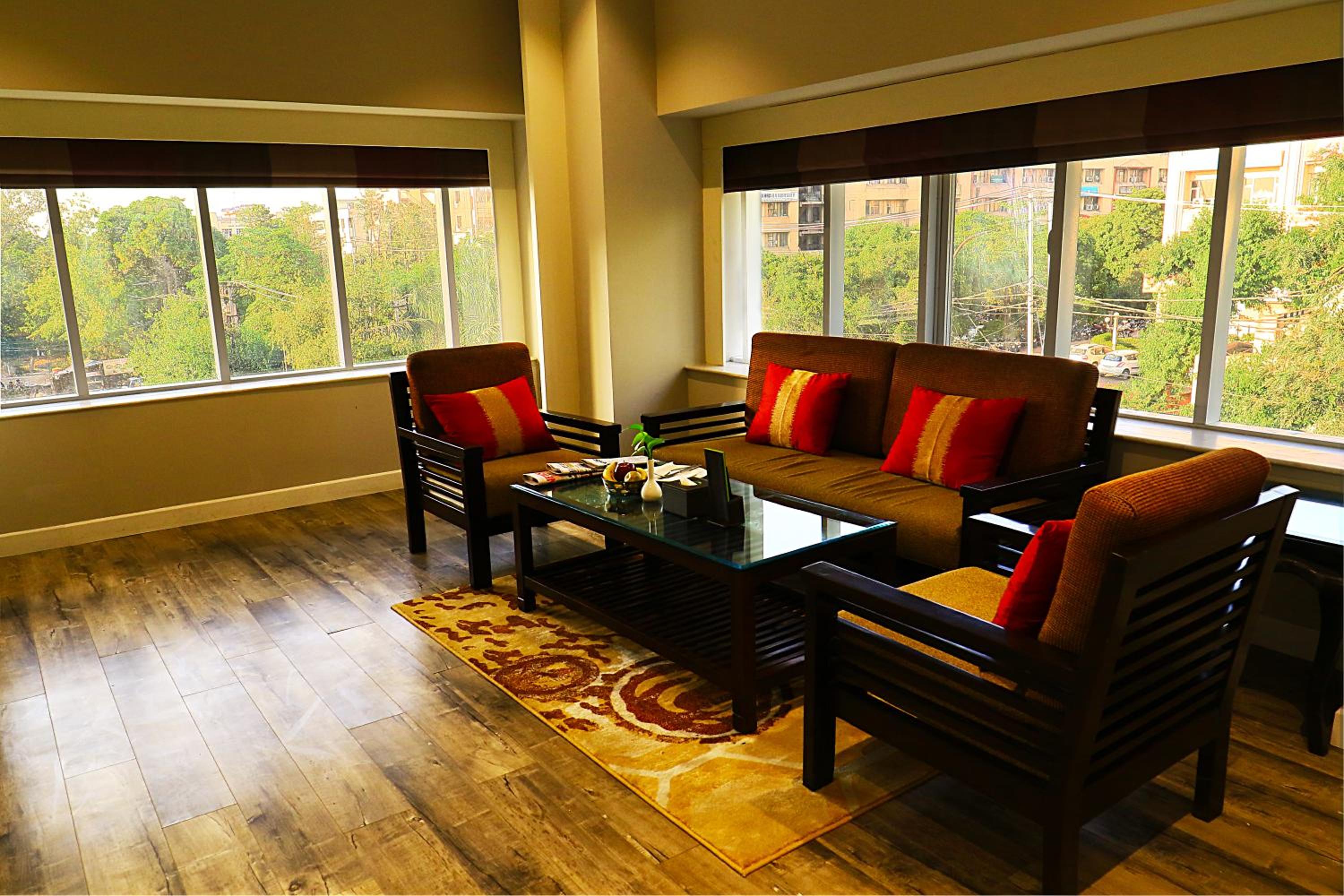 King Suite - Non-Smoking photo 3