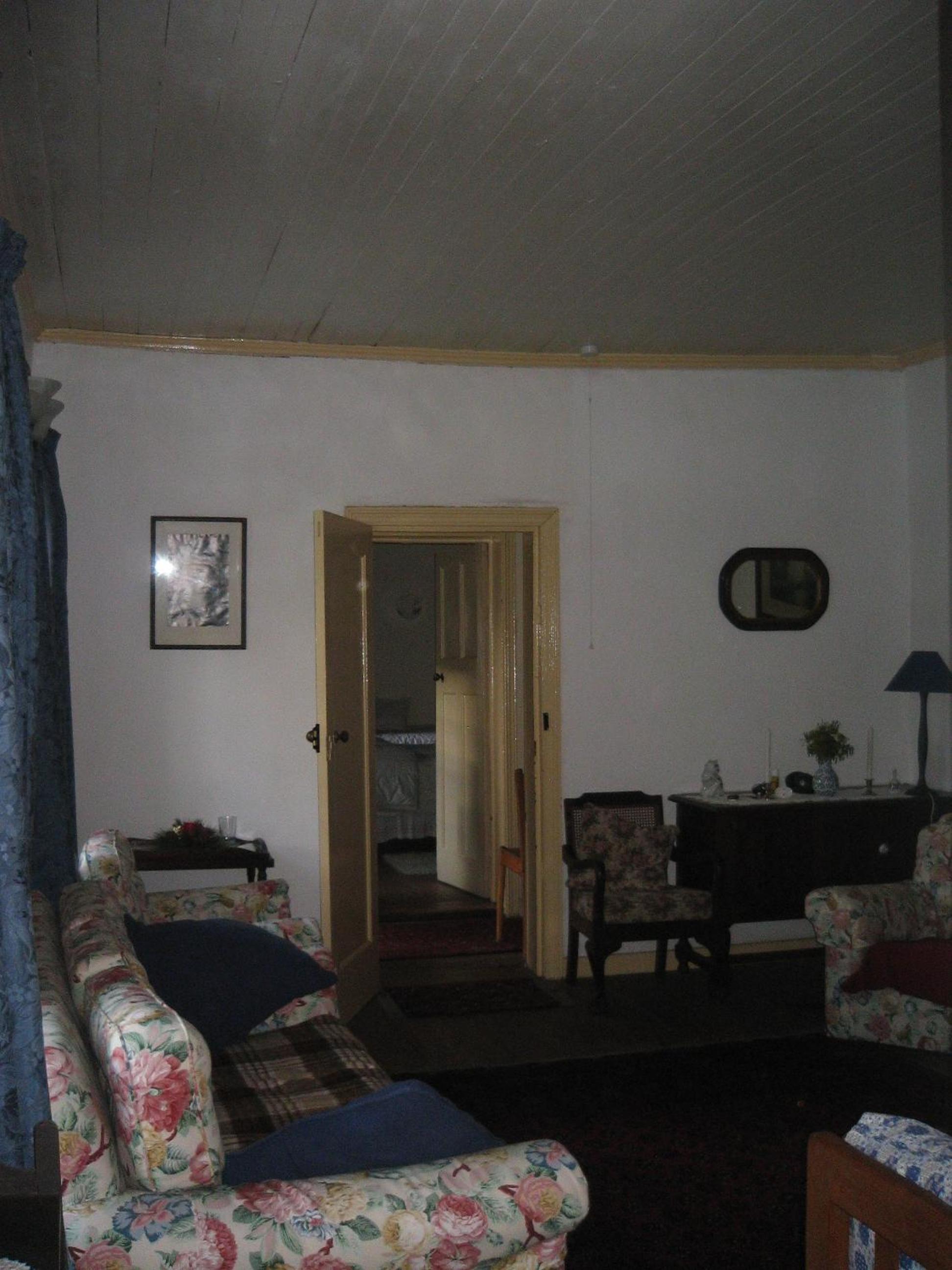Four-Bedroom House - Photo 2