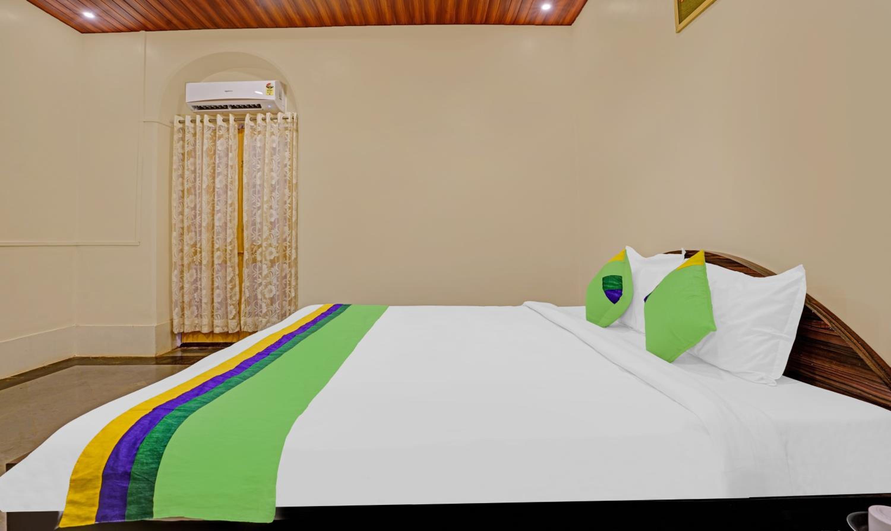 Deluxe Family Room photo 3