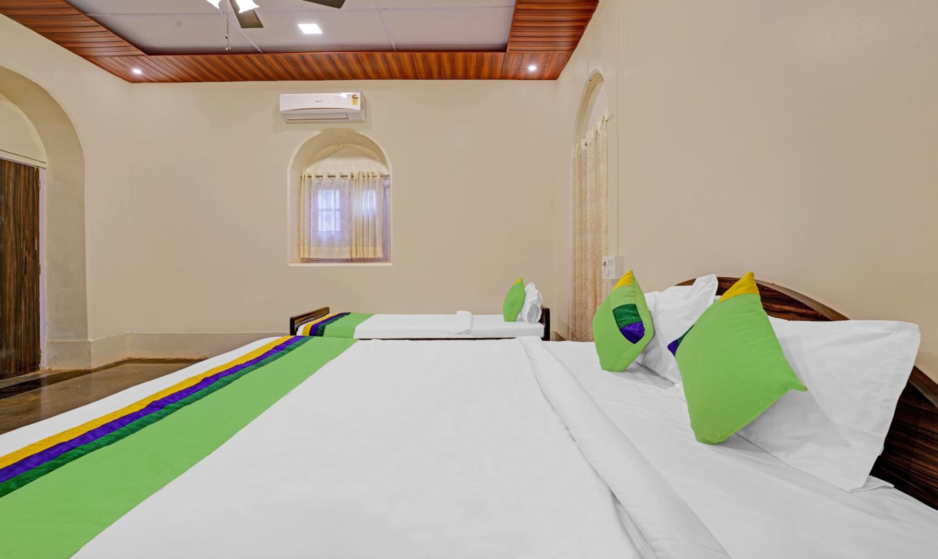 Spacious Premium Room photo 3