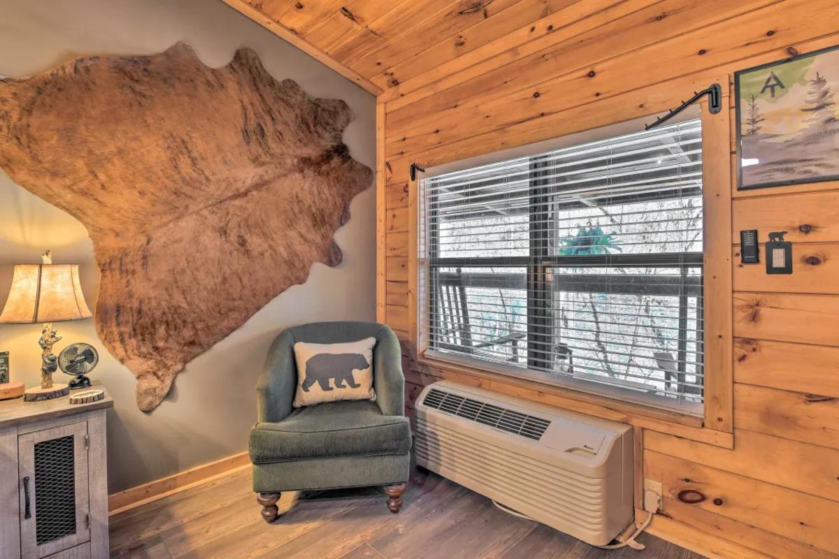 Apartment with Mountain View