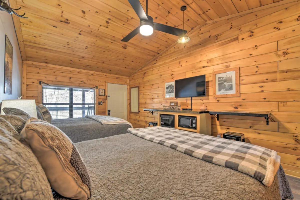 Apartment with Mountain View