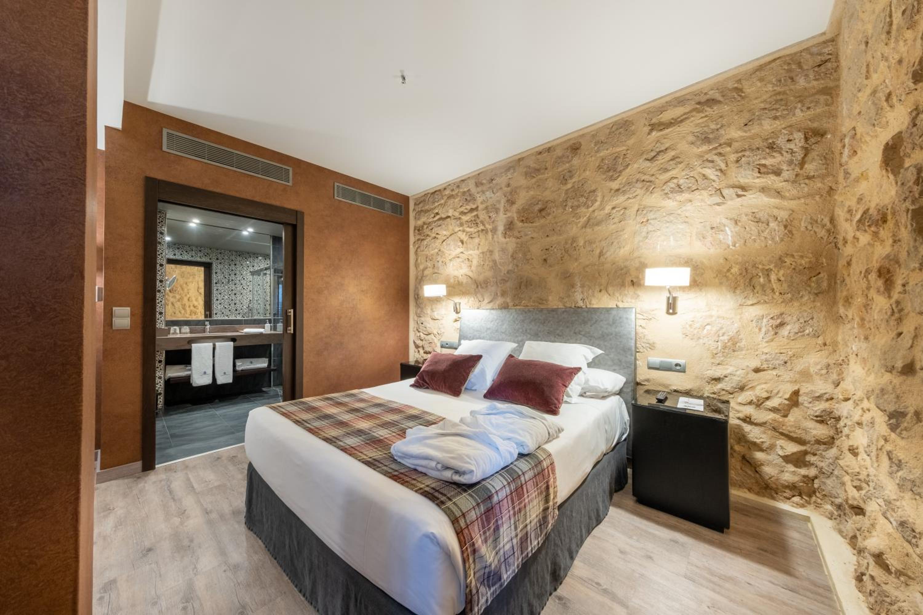 Double or Twin Room with Spa Access - Photo 2