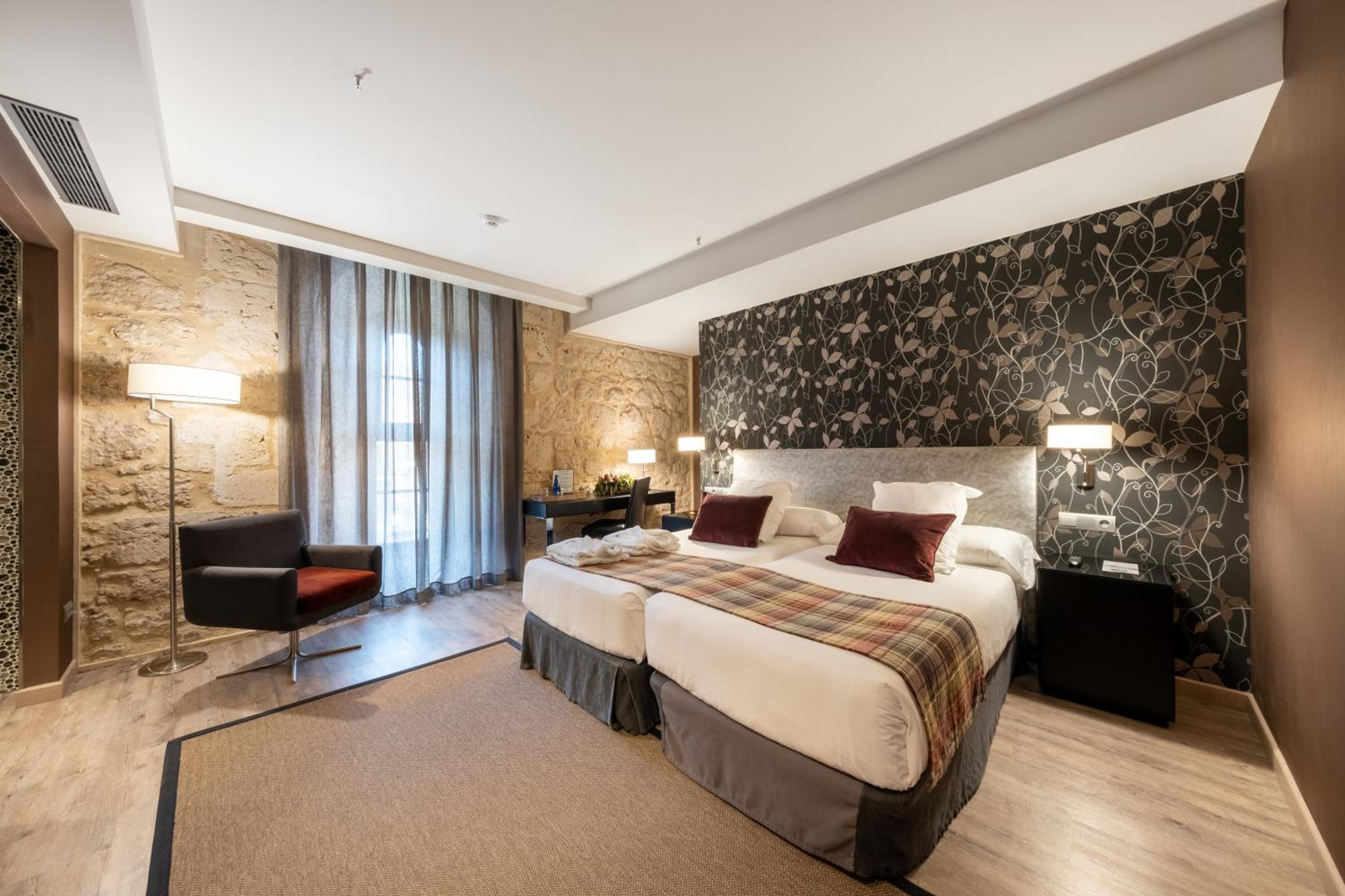 Double or Twin Room with Spa Access - Photo 3