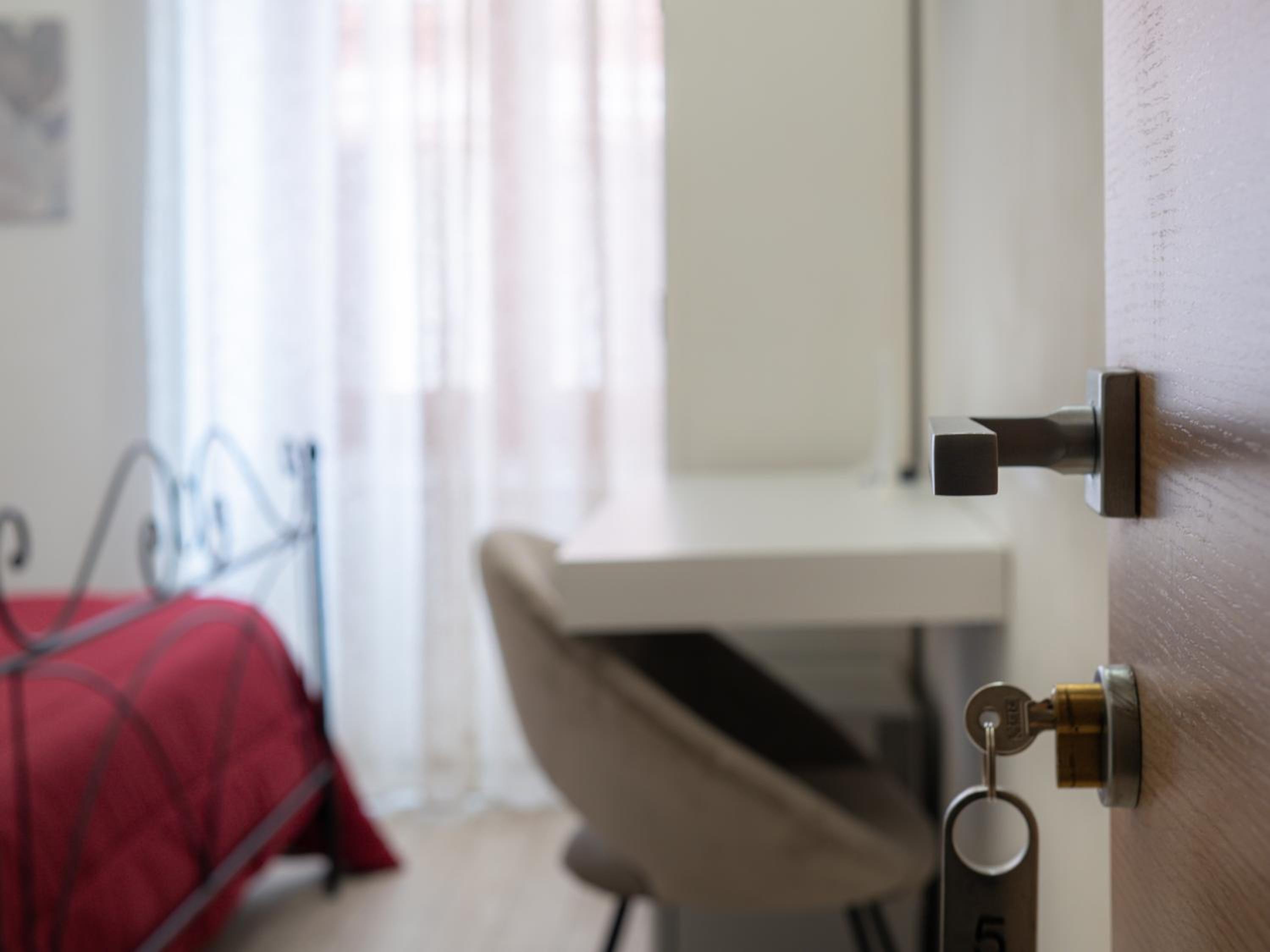 Double Room with Private Bathroom - Photo 8
