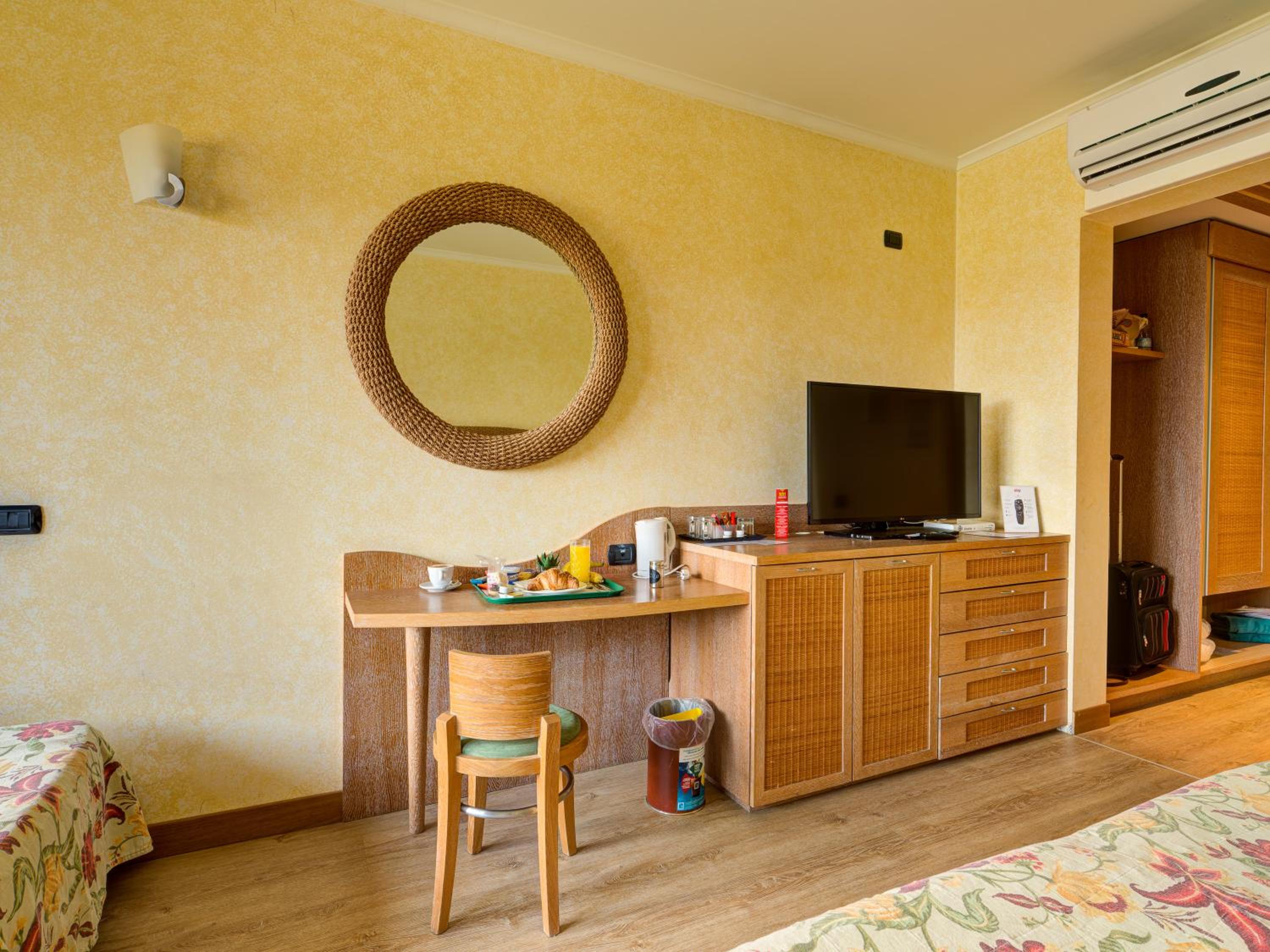 Superior Twin or Double Room - Photo 4