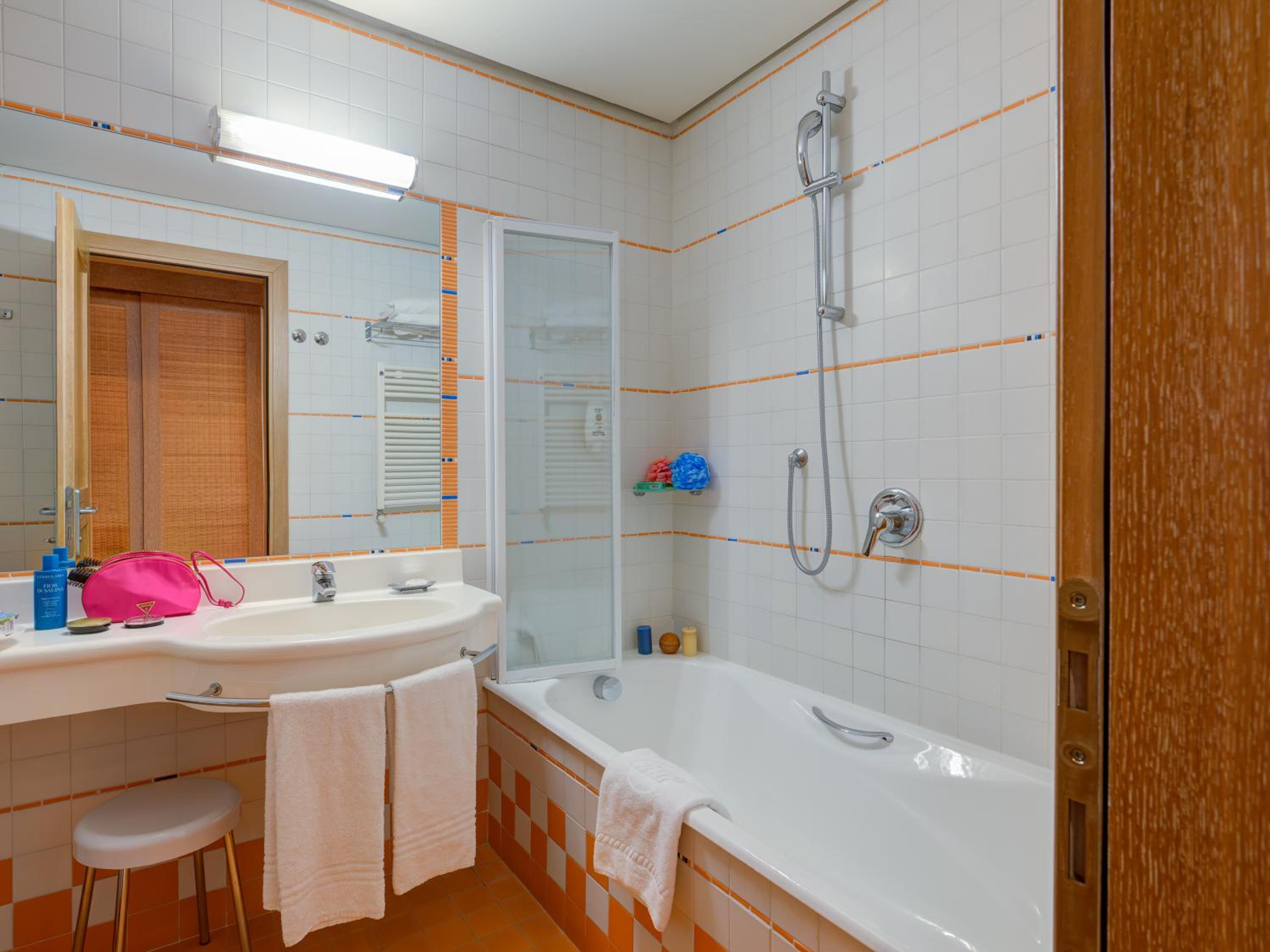Superior Twin or Double Room - Photo 3