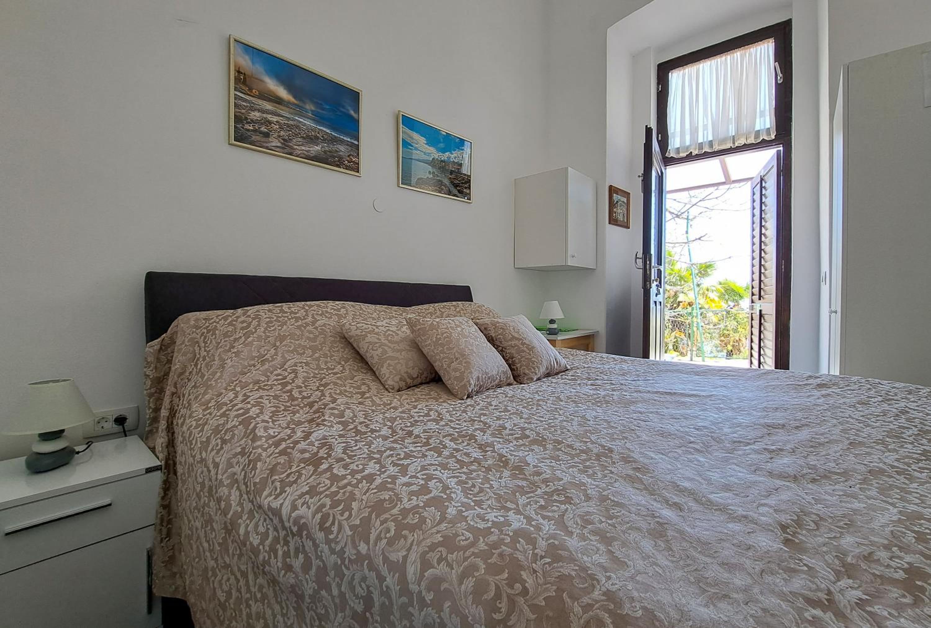 Double Room - Photo 6