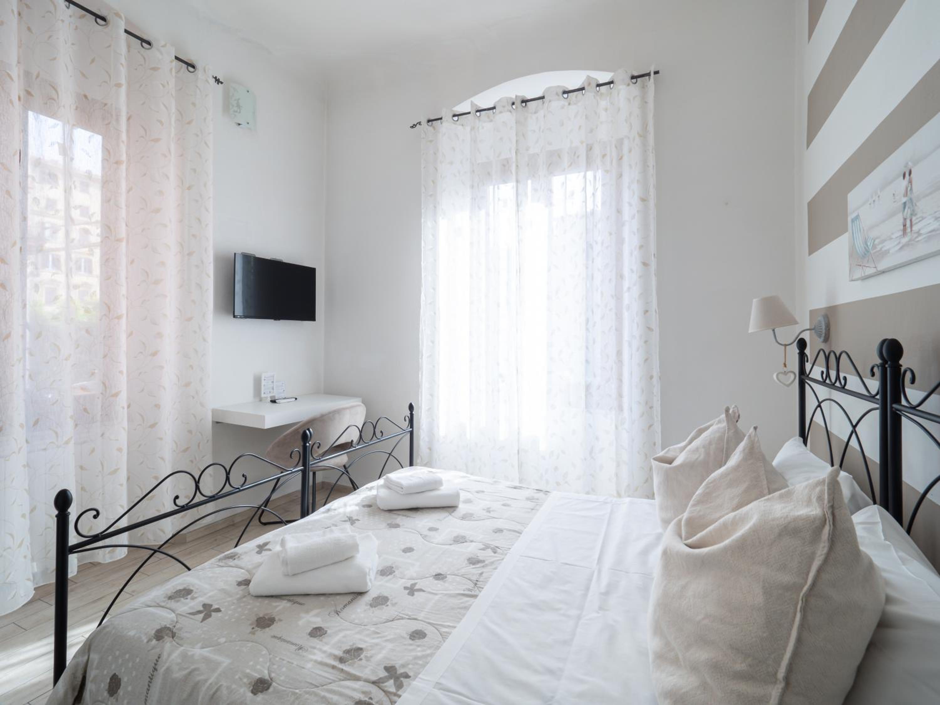 Comfort Triple Room with Two Private Bathrooms