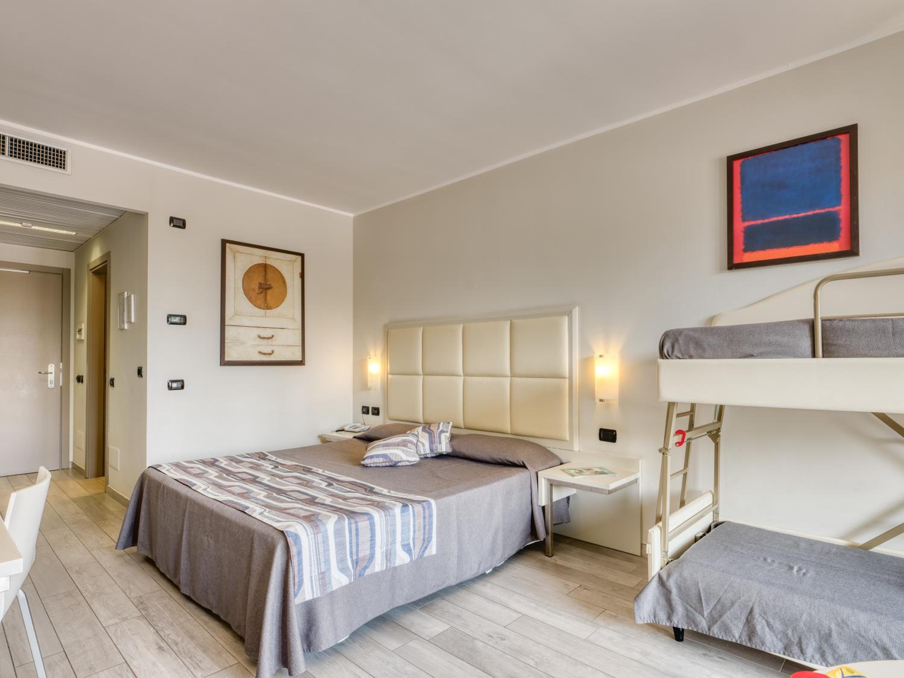 Quintuple Room - Photo 11