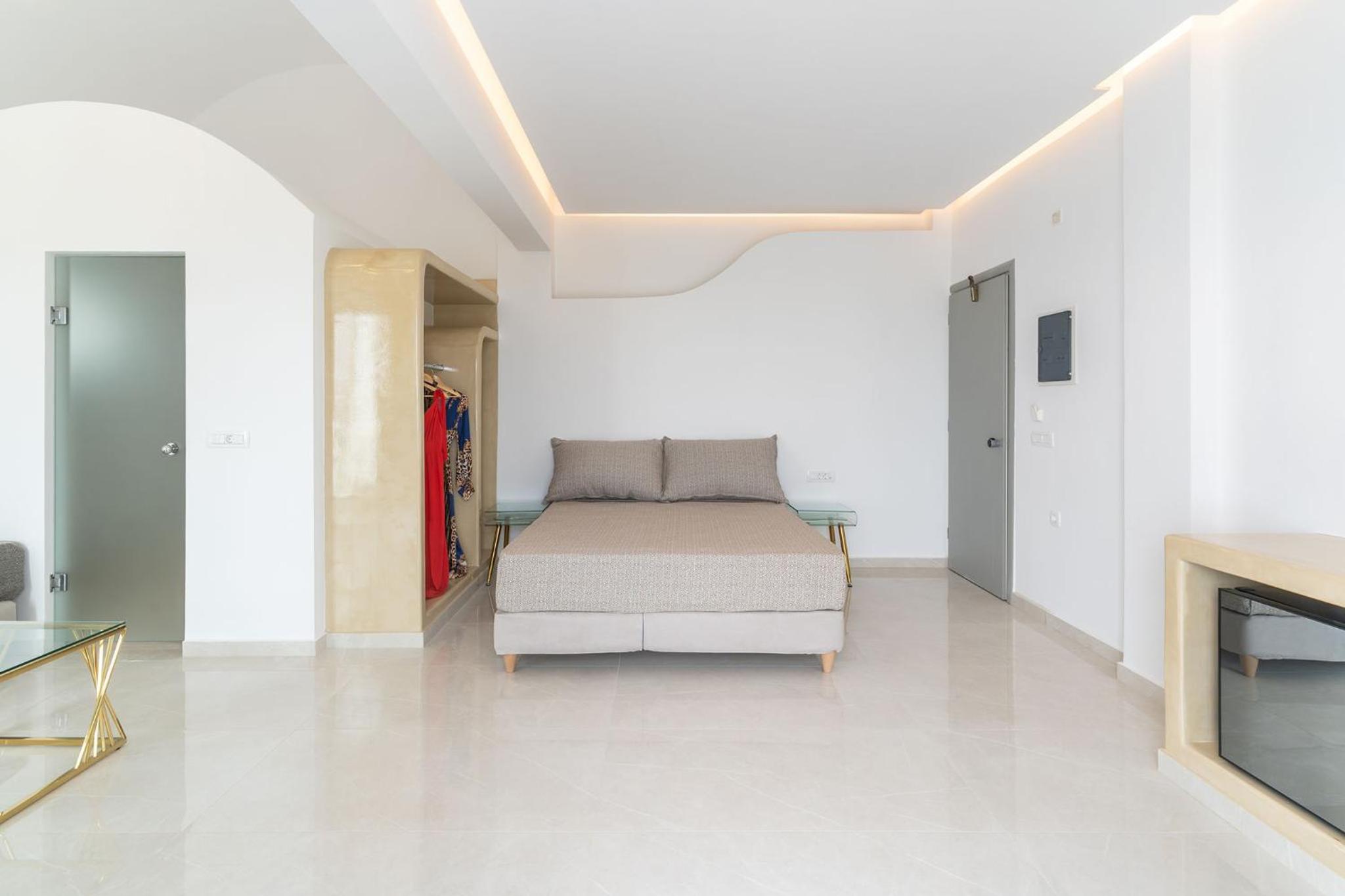 Executive Suite - Photo 6