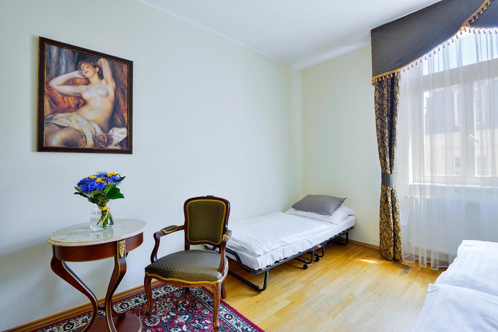 Two-Bedroom Apartment with Balcony - Photo 4