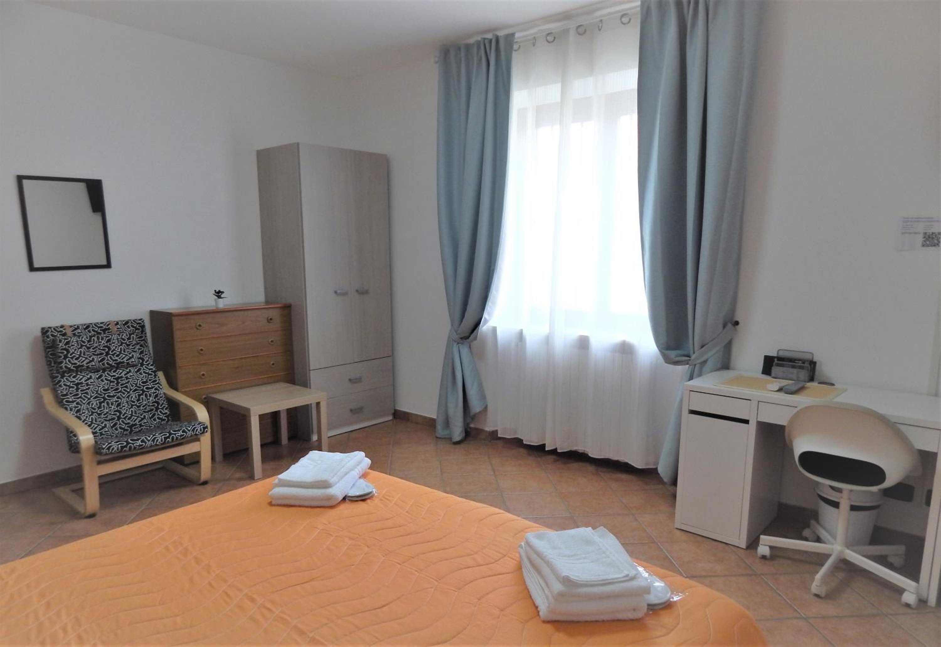 Deluxe King Room - Photo 15