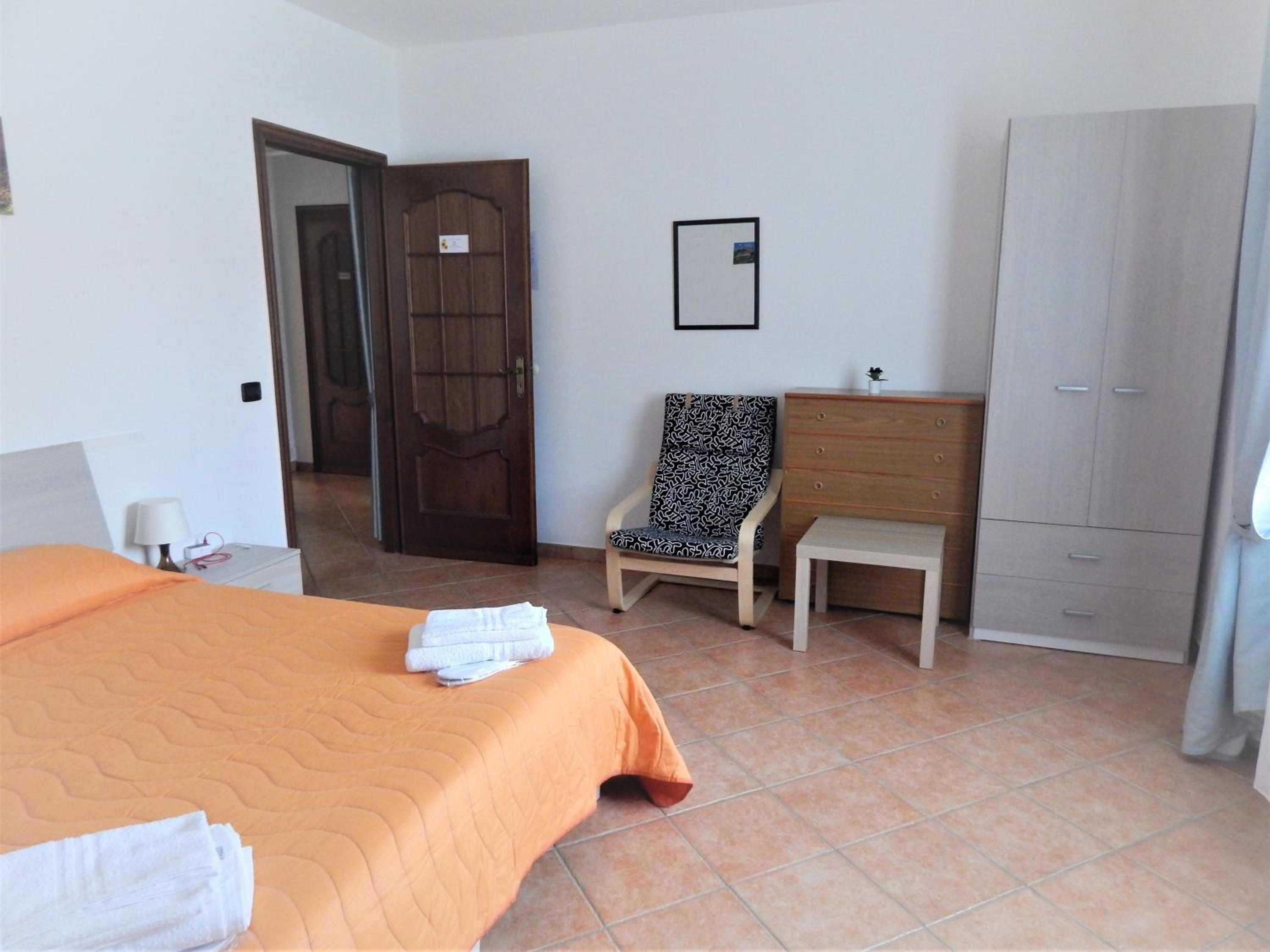 Deluxe King Room - Photo 17