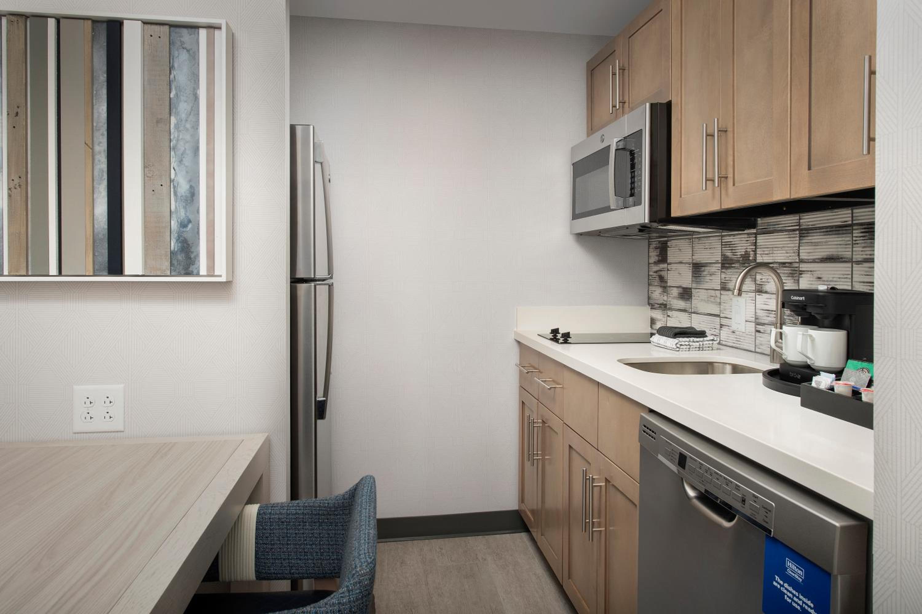King Studio Suite - Photo 10