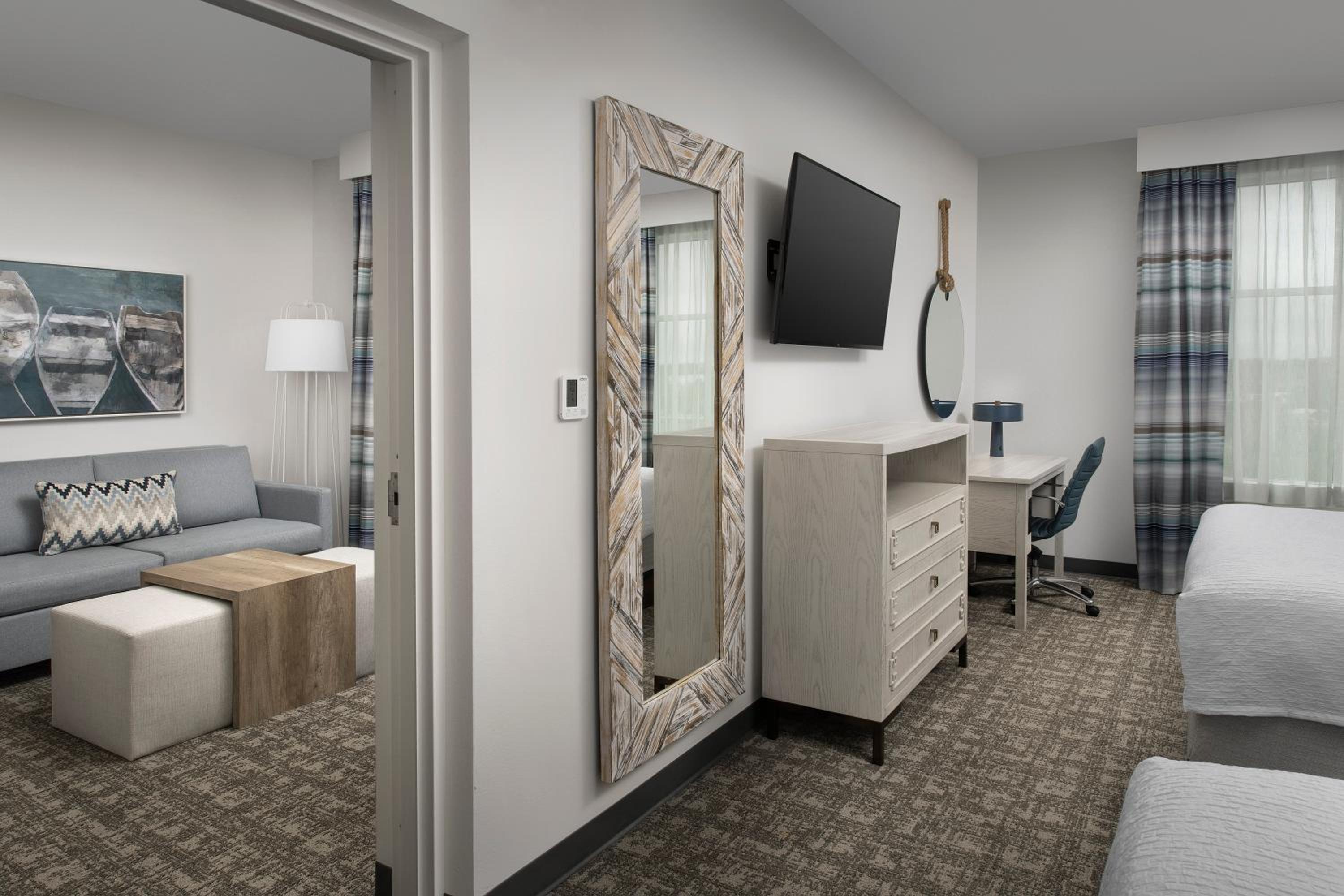 One-Bedroom Queen Suite with Two Queen Beds - Photo 15
